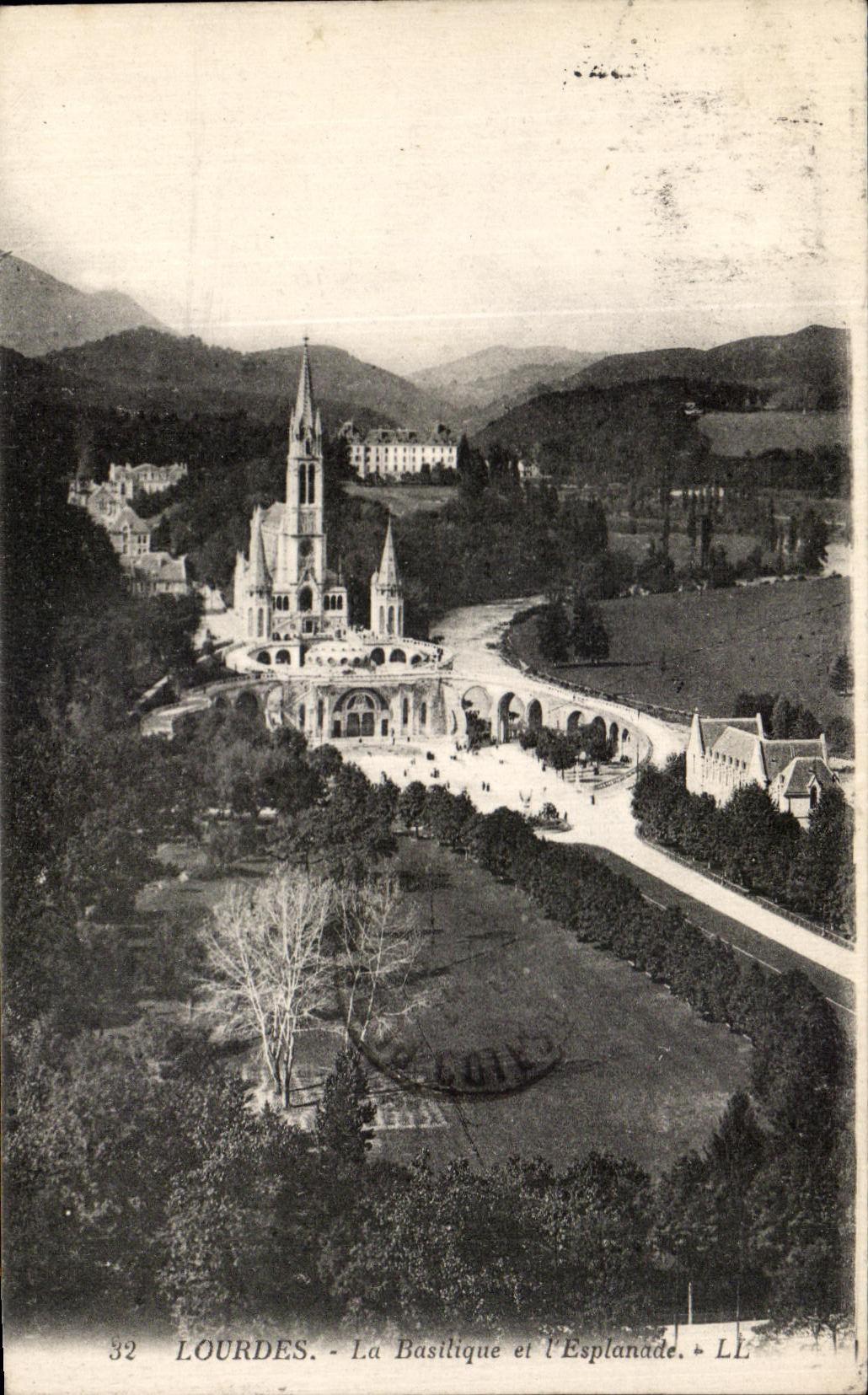 CPA Lourdes the Basilica and the Esplanade