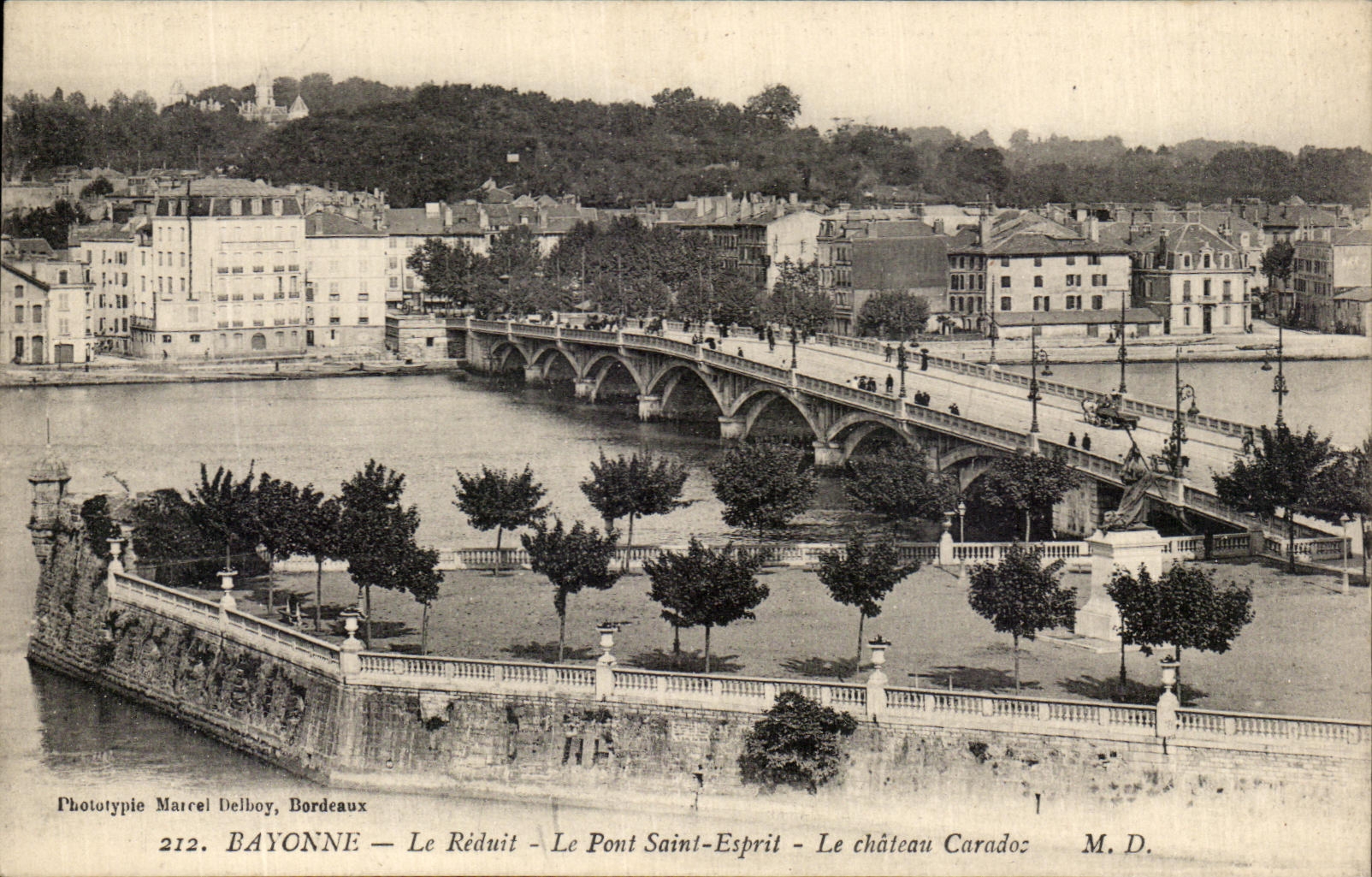 CPA Bayonne the Tiny room the Bridge Saint Spirit the Caradoz Castle