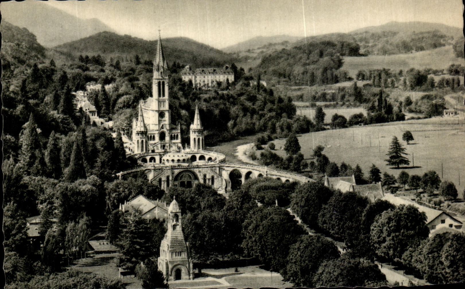 CPA Lourdes the Basilica seen of the Castle Fort