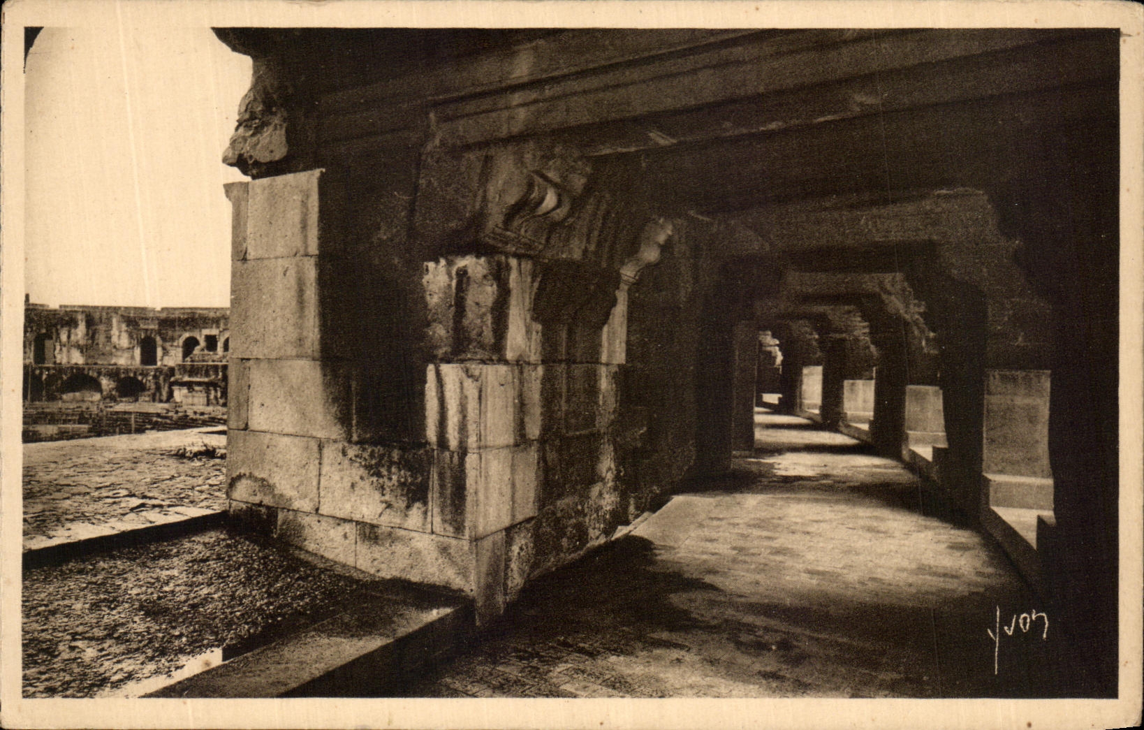CPA Nimes la galeria monumental de la arena de la 1ra etapa