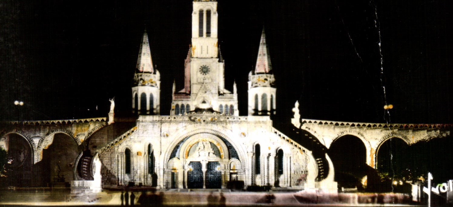 CPA Lourdes the Illuminee Basilica