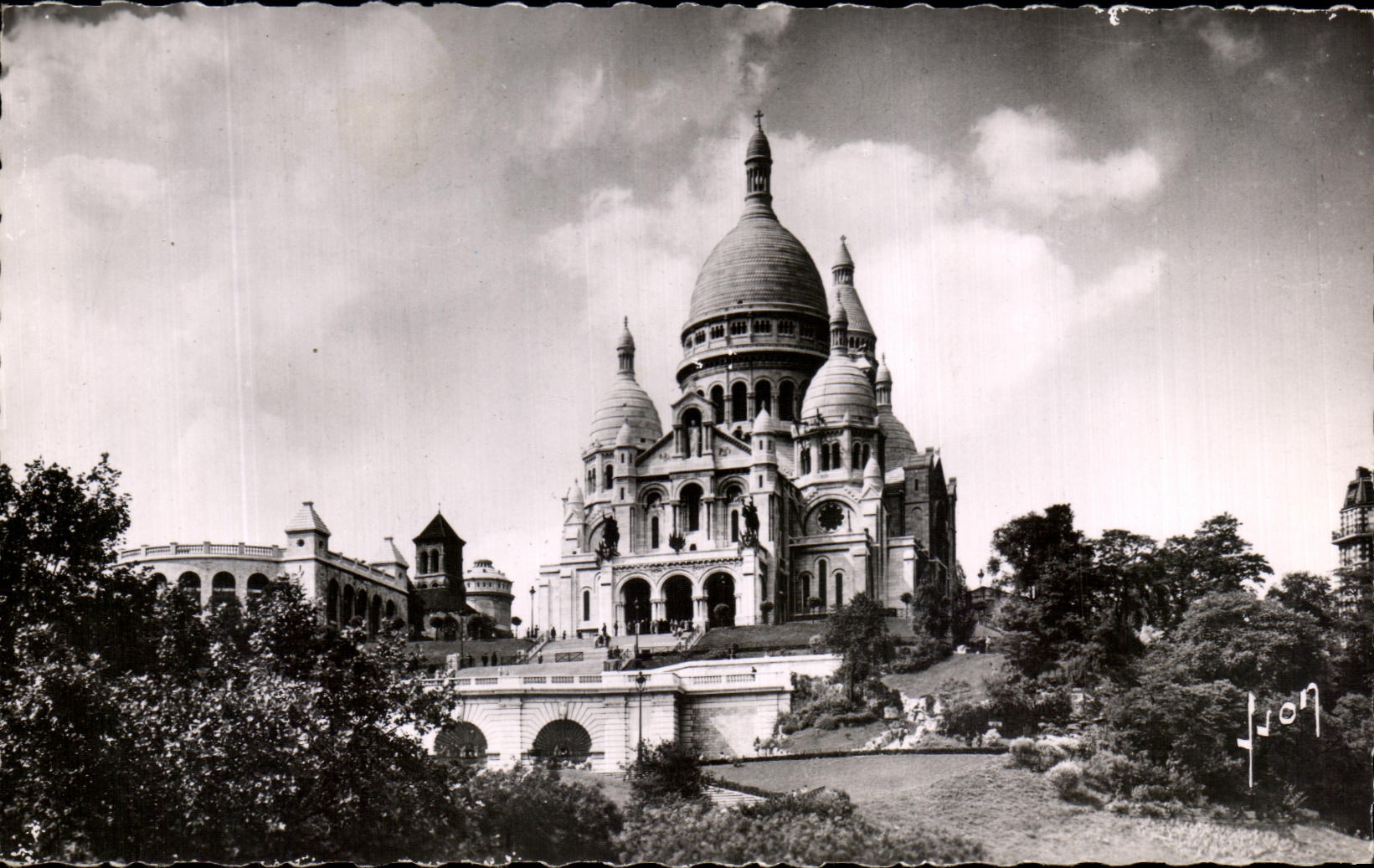 CPA Paris En Flanant Basilique du Sacre Coeur de Montmartre