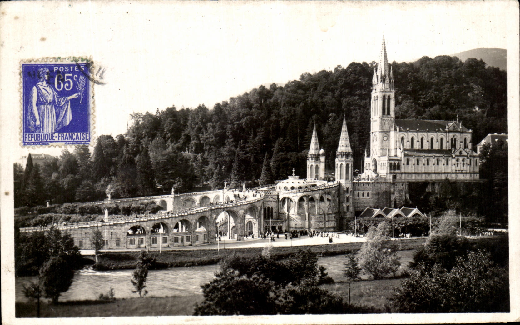 CPA Lourdes the Basilica and the Martyrdom