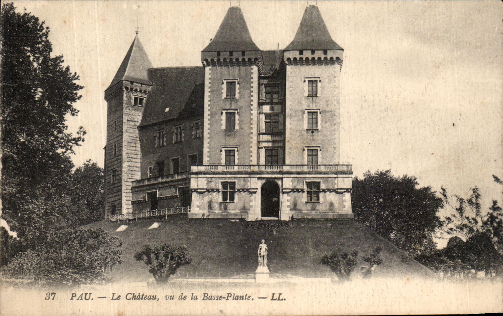 CPA Pau Le Chateau vu de la Bassse Plante
