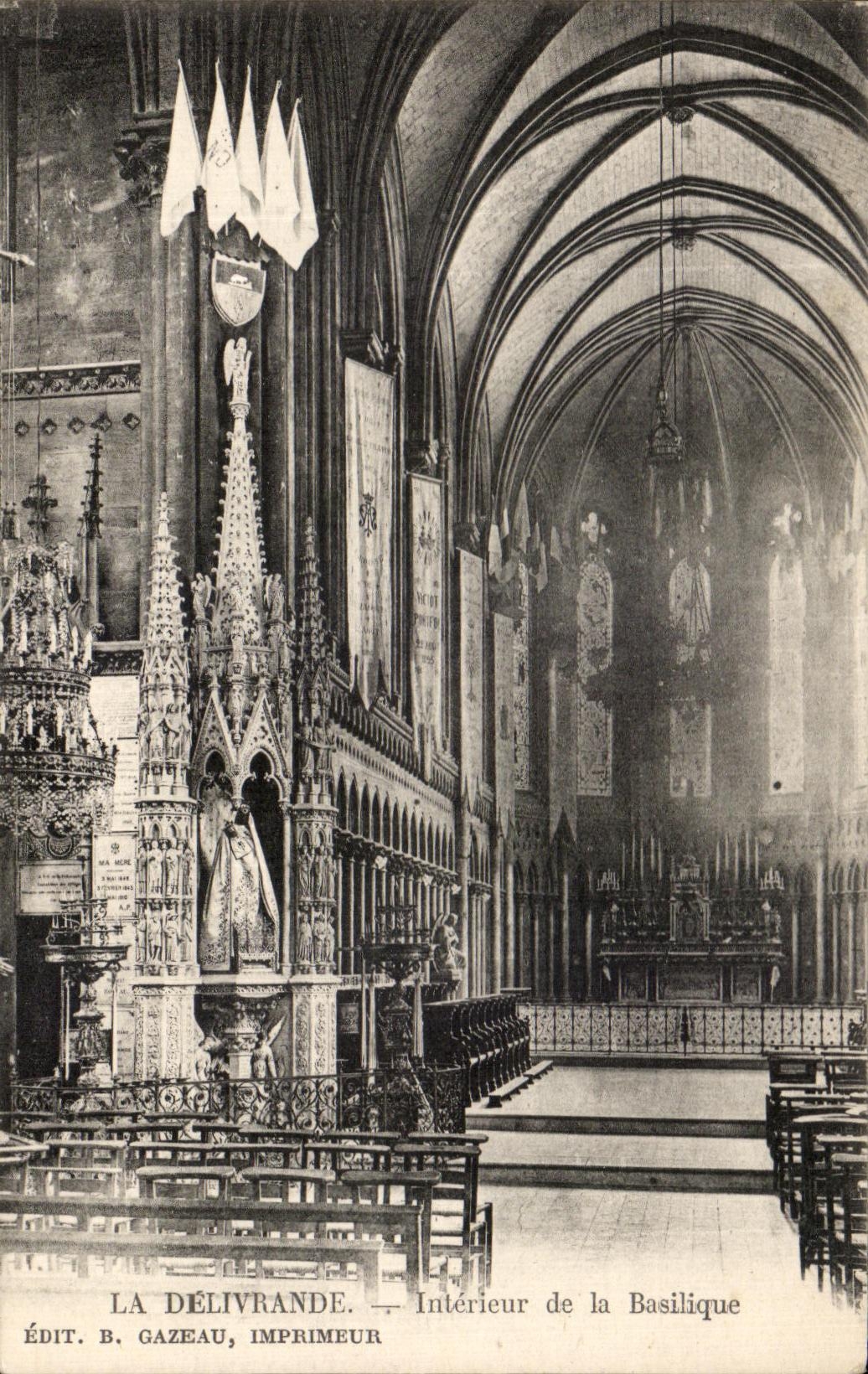 CPA Interior Delivrande Of the Basilica