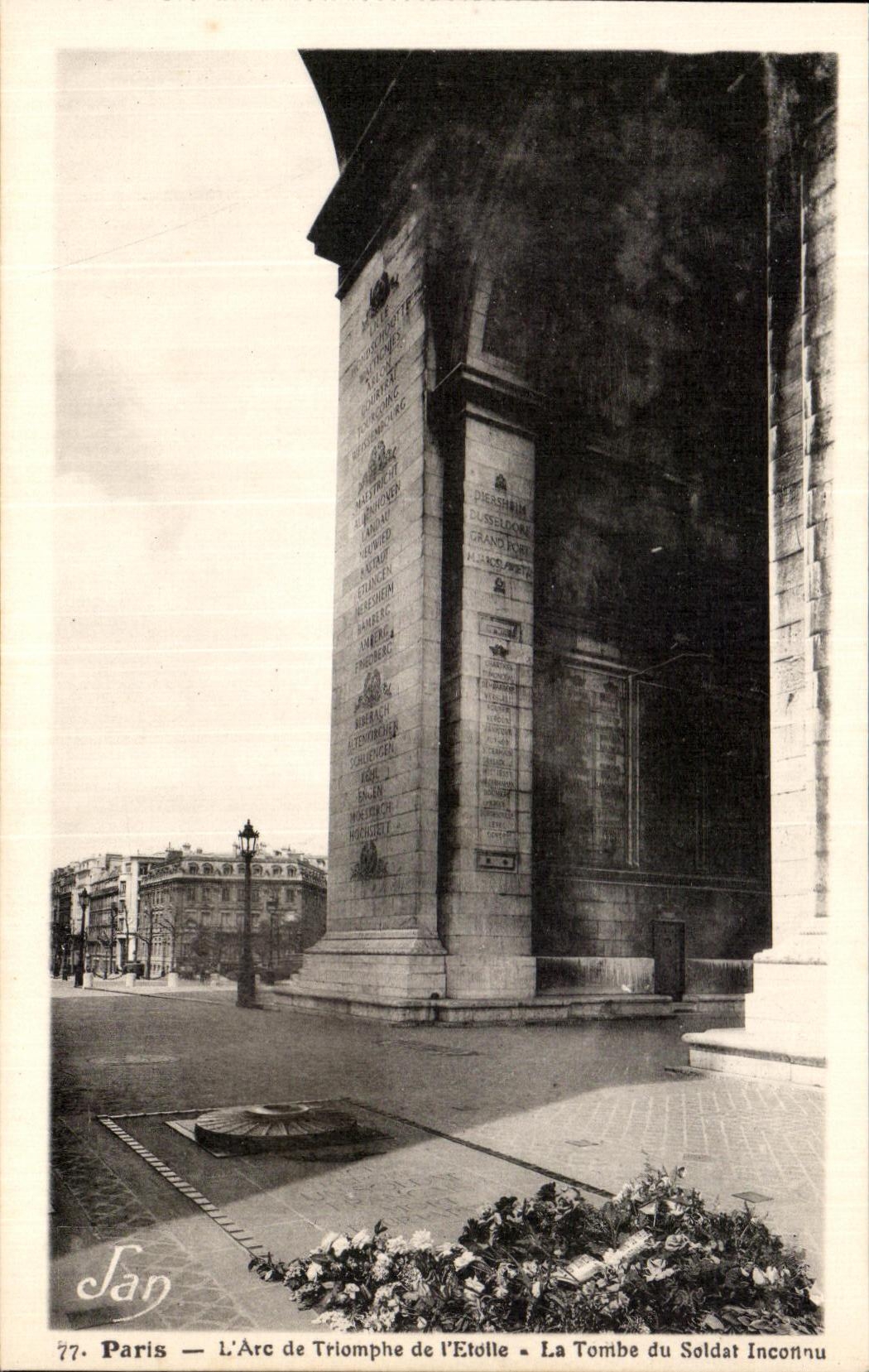 CPA Paris L'Arc de Triompyhe l'Etoille la Tombe du Soldat inconnu
