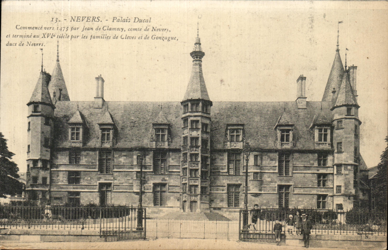 Ninos ducales del paladar de CPA Nevers