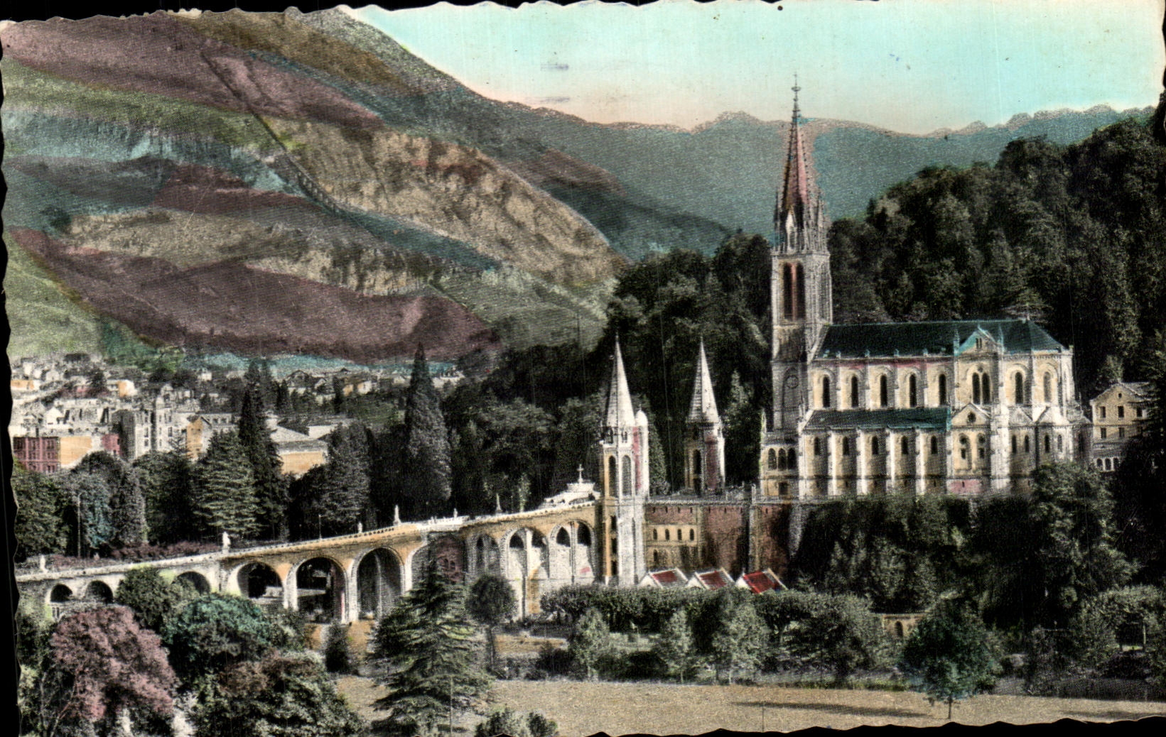 CPA Lourdes the Basilica seen of dimension