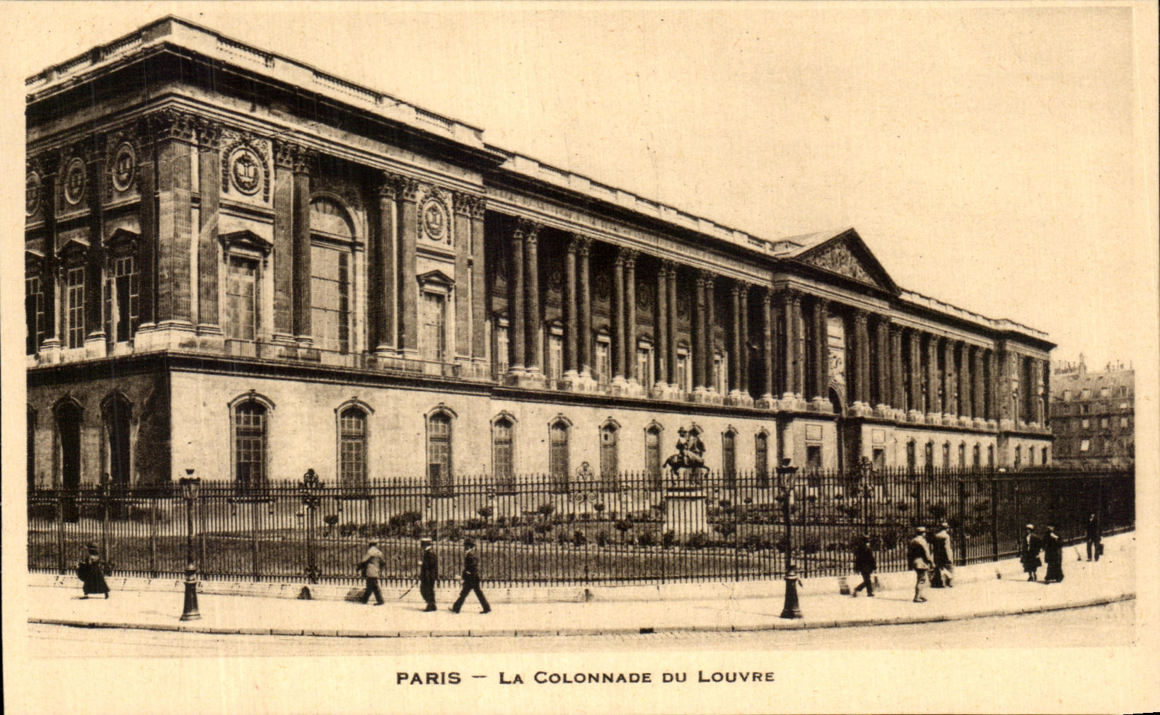 CPA Paris the Colonnade Of Louvre