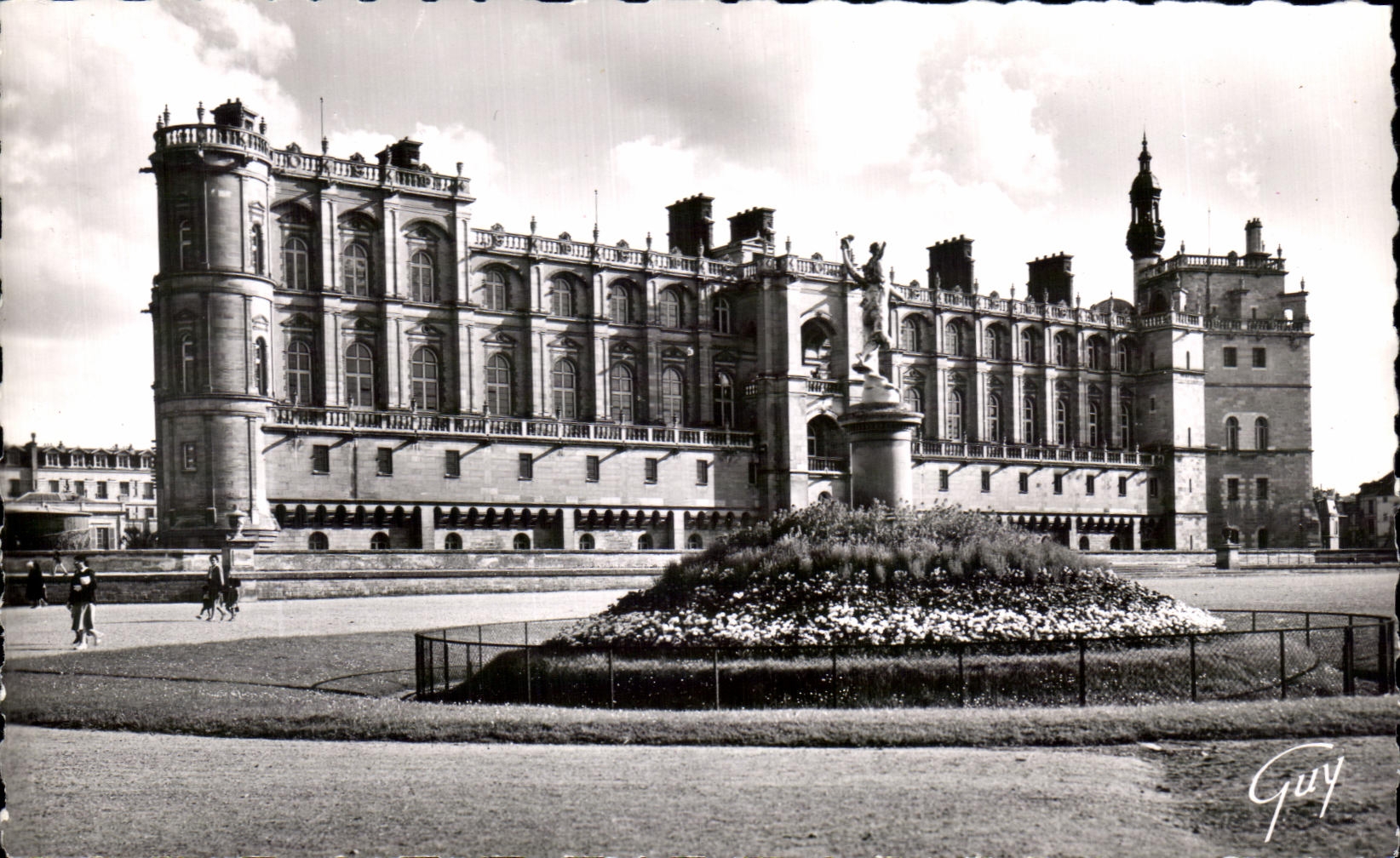CPA Saint Germain En Laye Et Ses Merveilles Le Chateau vu de I'esplanade