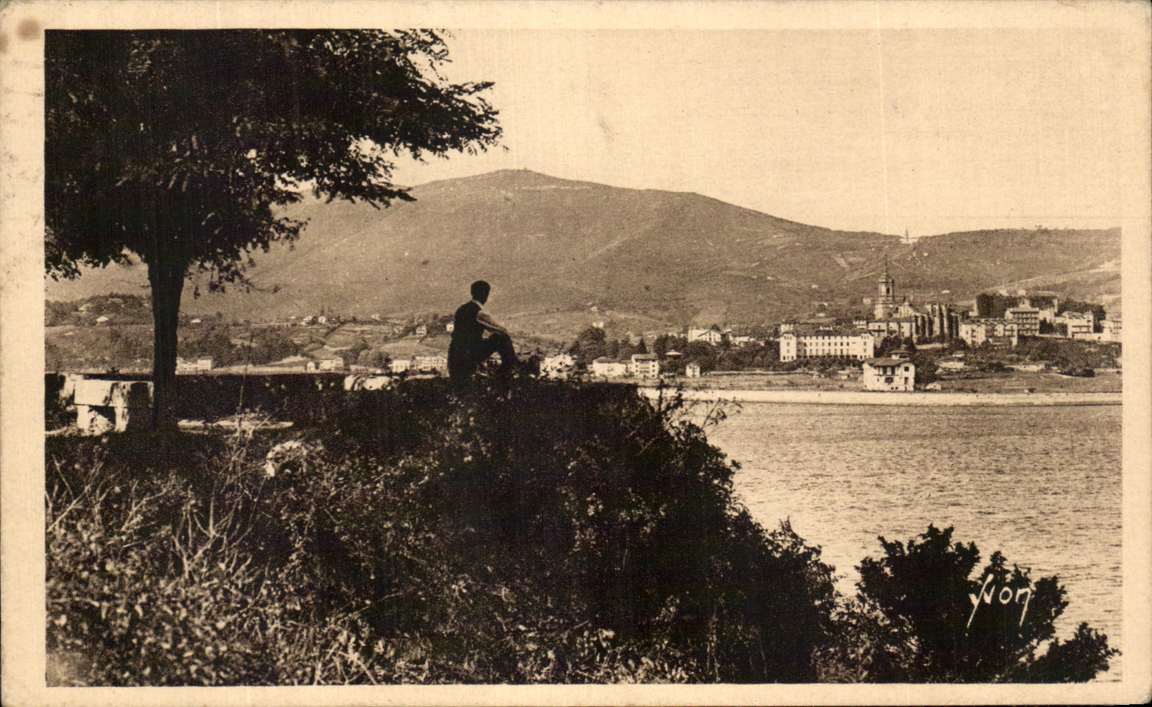 CPA Hendaye edges of Bidassoa Fontarabie and the mountain of Jaizquibel