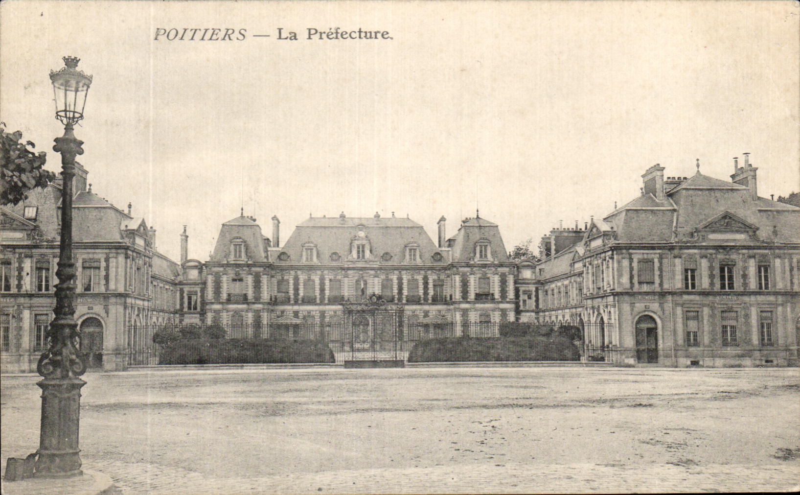 CPA Poitiers Prefecture