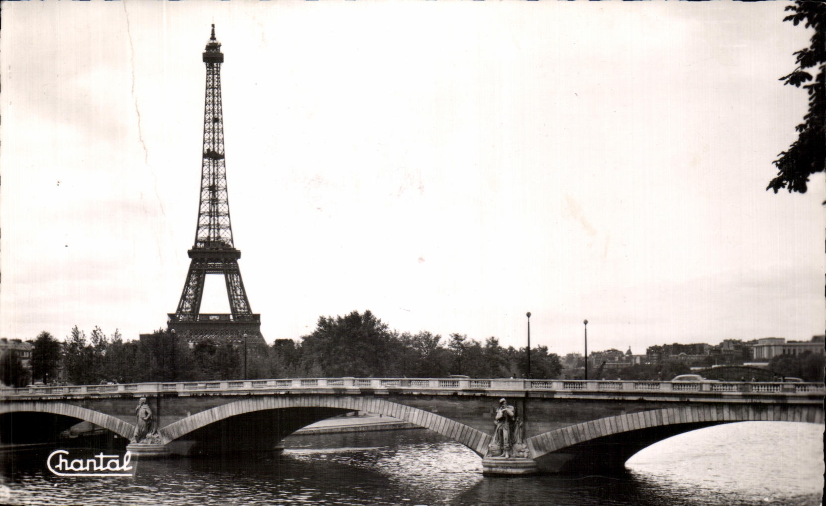 CPA Paris La Tour Eiffel et le Pont de L'Alma