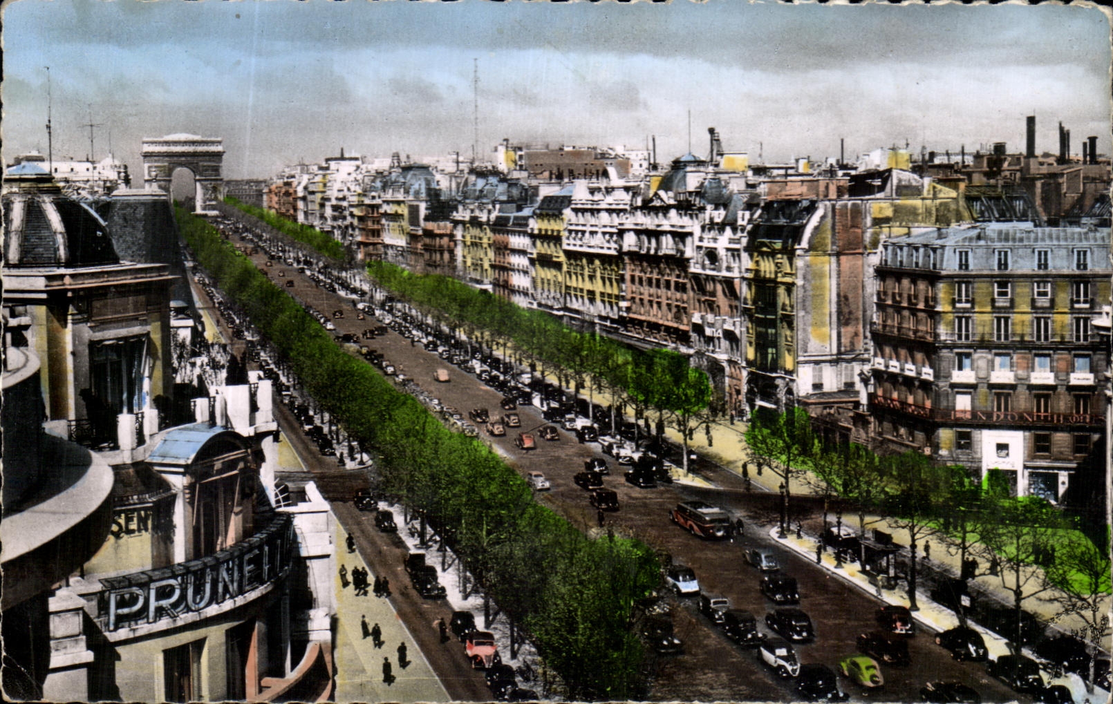 CPA Paris the Avenue of the Champs Elysees