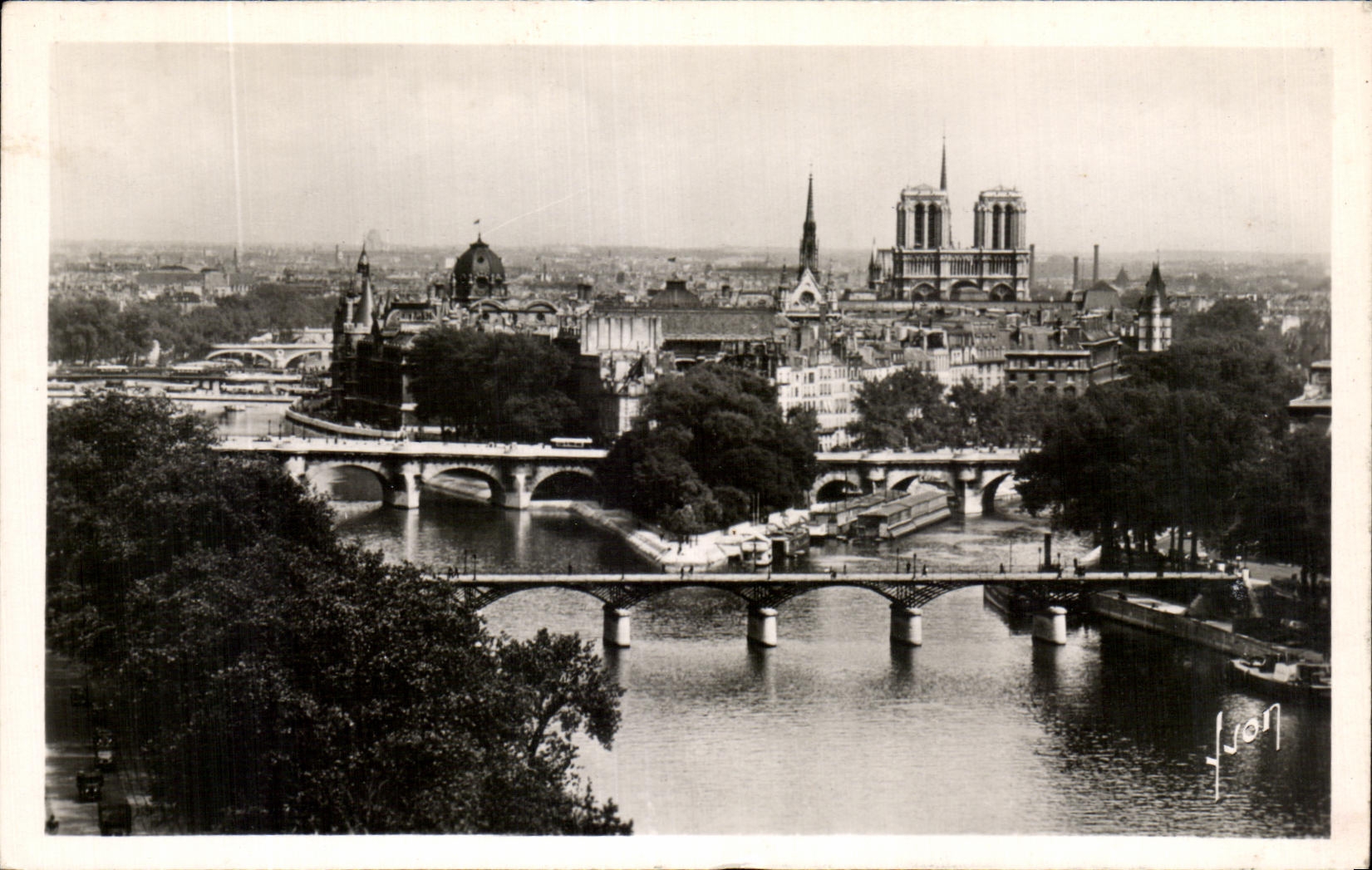 CPA Paris mientras que da un paseo el ISCED Notre Dame y puentes