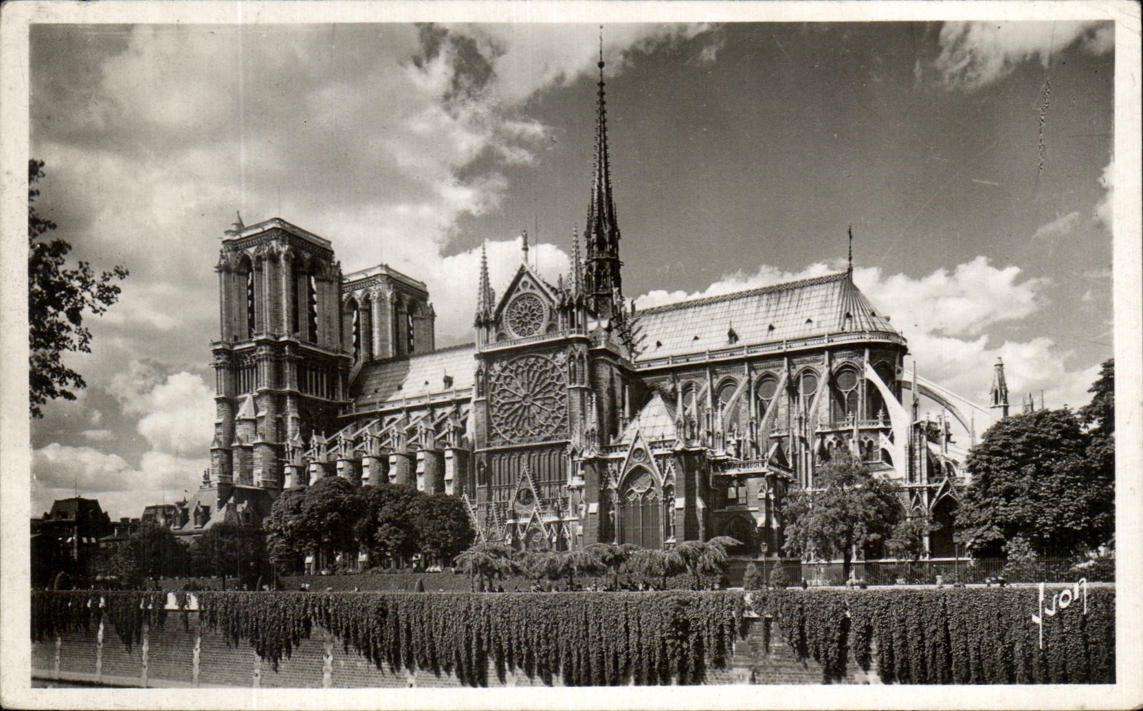 Notre Dame de Paris de CPA Paris mientras que da un paseo y el jardin publico de Acheveche