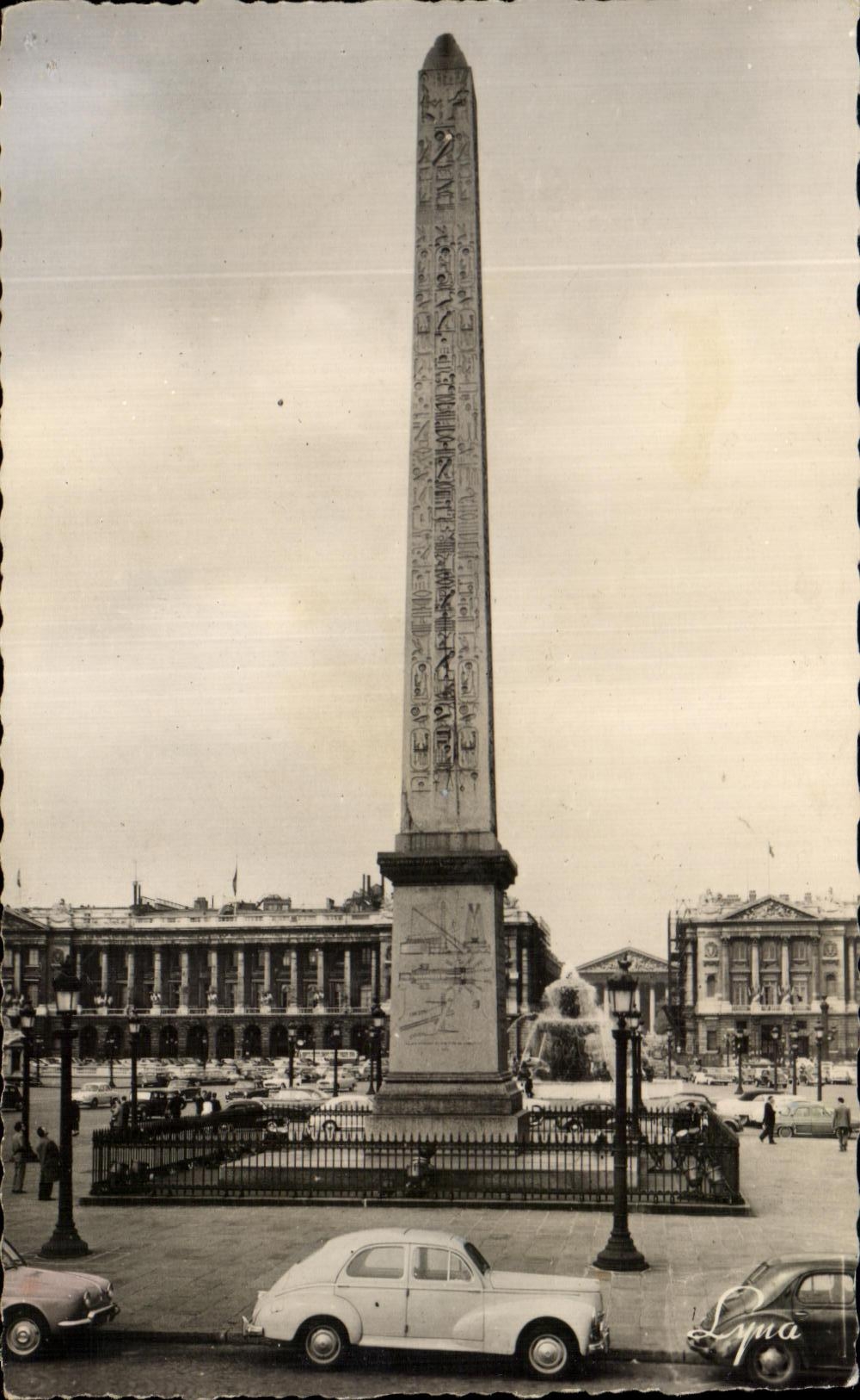 CPA Paris the place of the Harmony At the admirable bottom schedules of the Gabriel architect the Crillon Hotel the Ministry of L