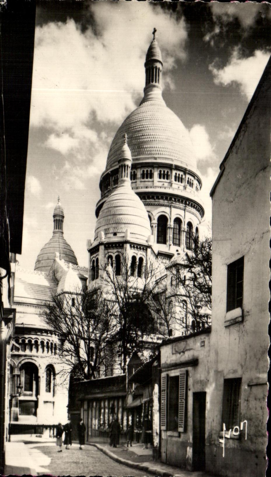CPA Paris En Flanant Basilique du Sacre Coeur Des rue du Chevalier de la Barre