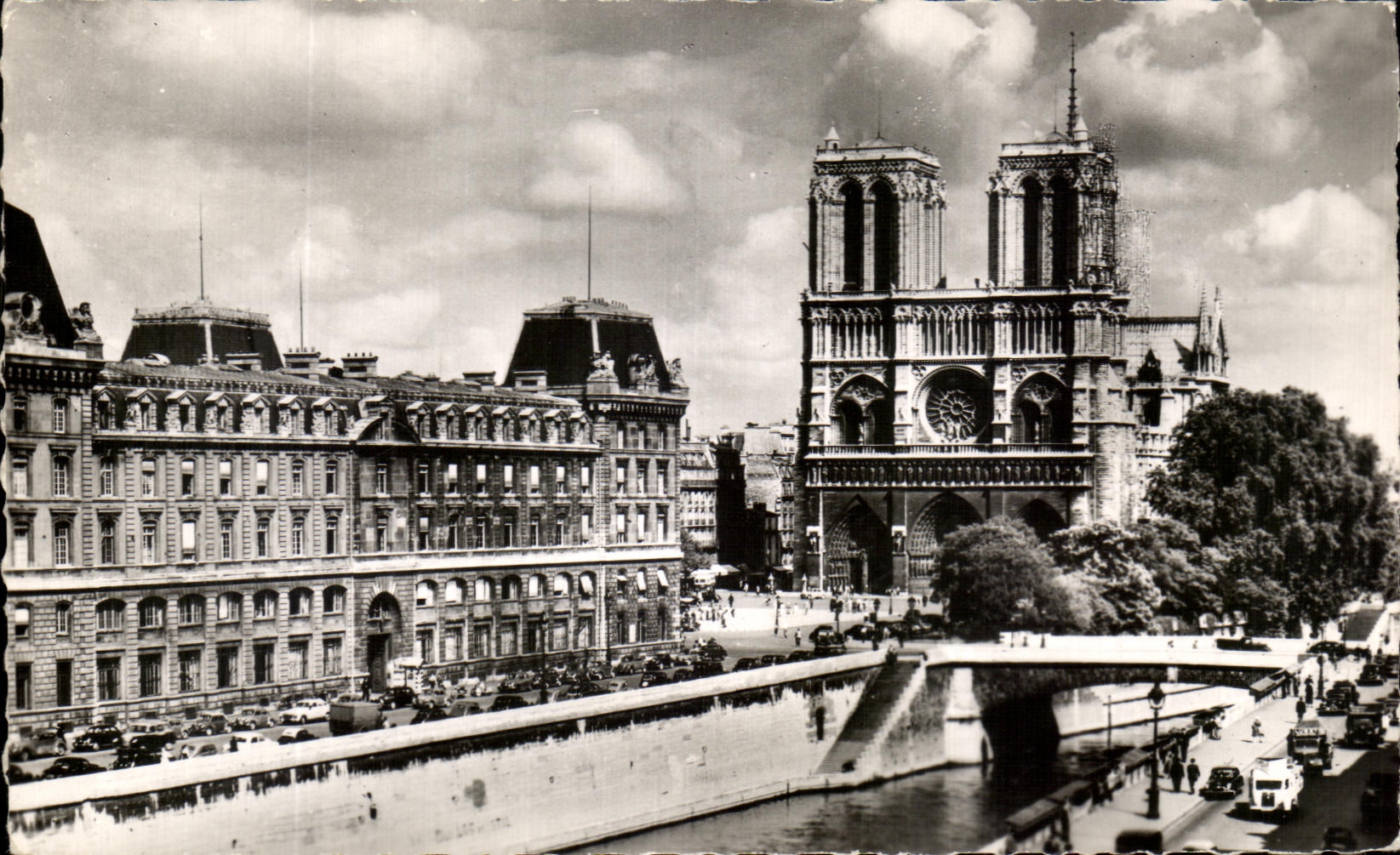 CPA Paris Notre Dame and the Bridge with the Double