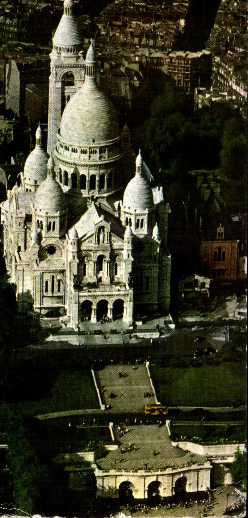 CPA En Avion Au Dessus De Paris Le Sacre Coeur Montmartre