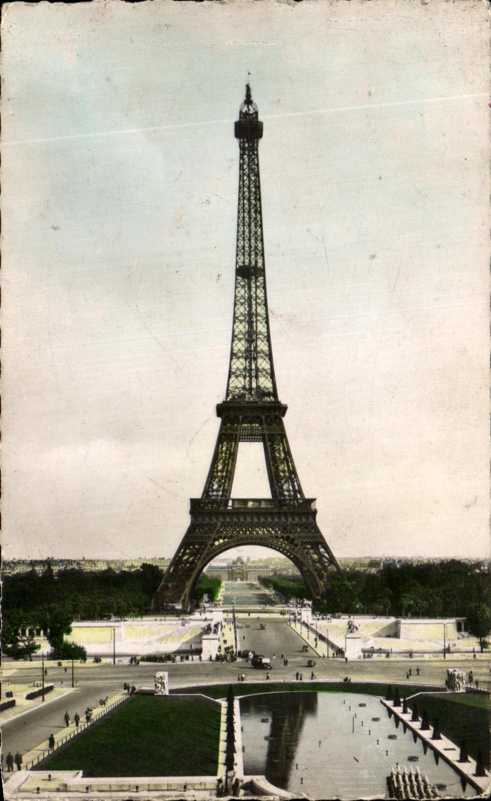 CPA Paris La Tour Eiffel Bassins de Chaillot