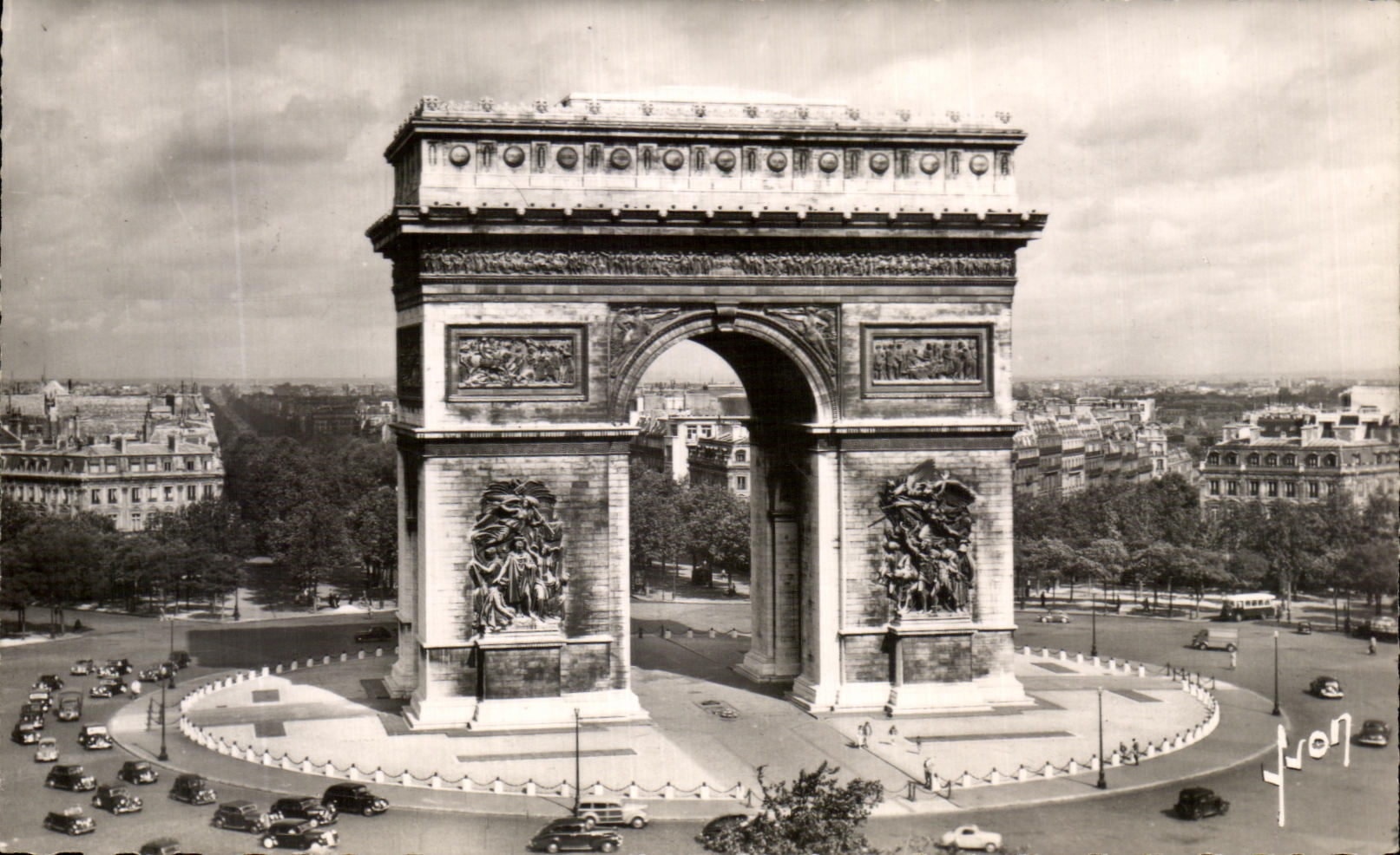 CPA Paris En Flanant L'Arc de Triomphe de l'Etoile