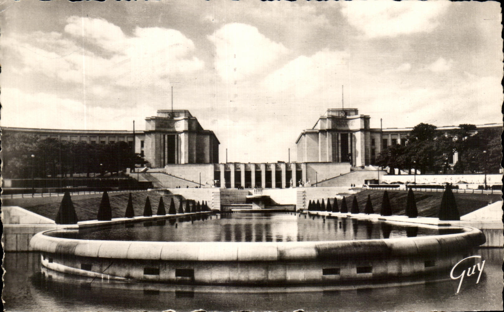 CPA Wonders the Palate of Chaillot seen of the Paris gardens