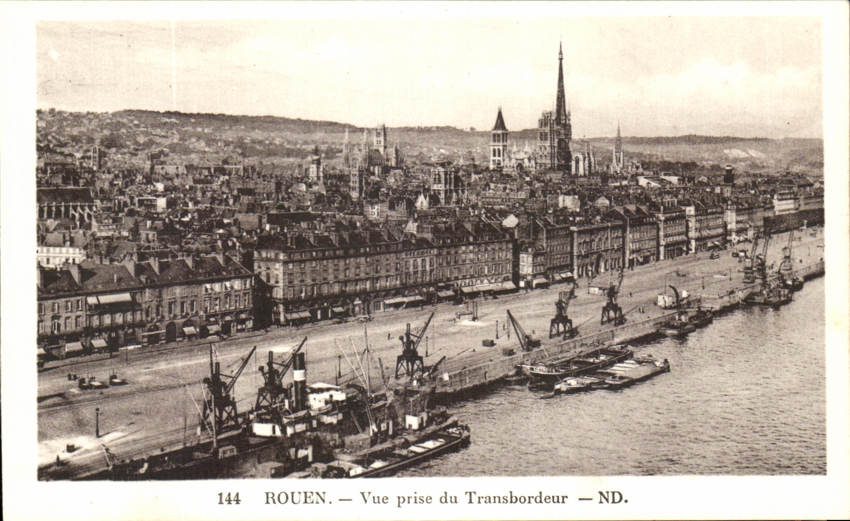 CPA Rouen Seen from of the Transporter Boats
