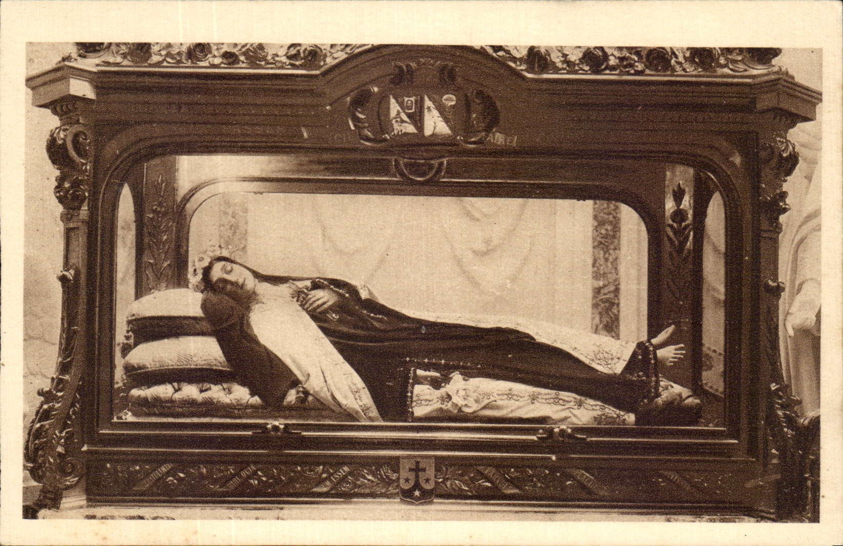 CPA Lisieux Sainte Teresa del nino de Jesus en su caza