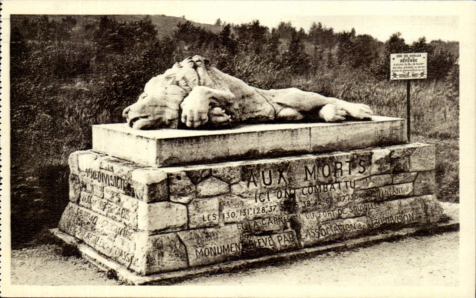 CPA Fleury in front of Douaumont the Monument of the Vault Sainte Fine Militaria lion