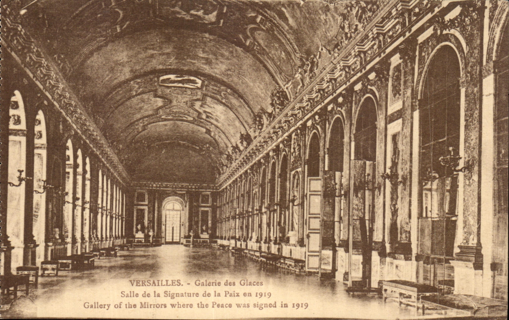 CPA Versailles Gallery of the Ices Room of the Signature of Peace in 1919