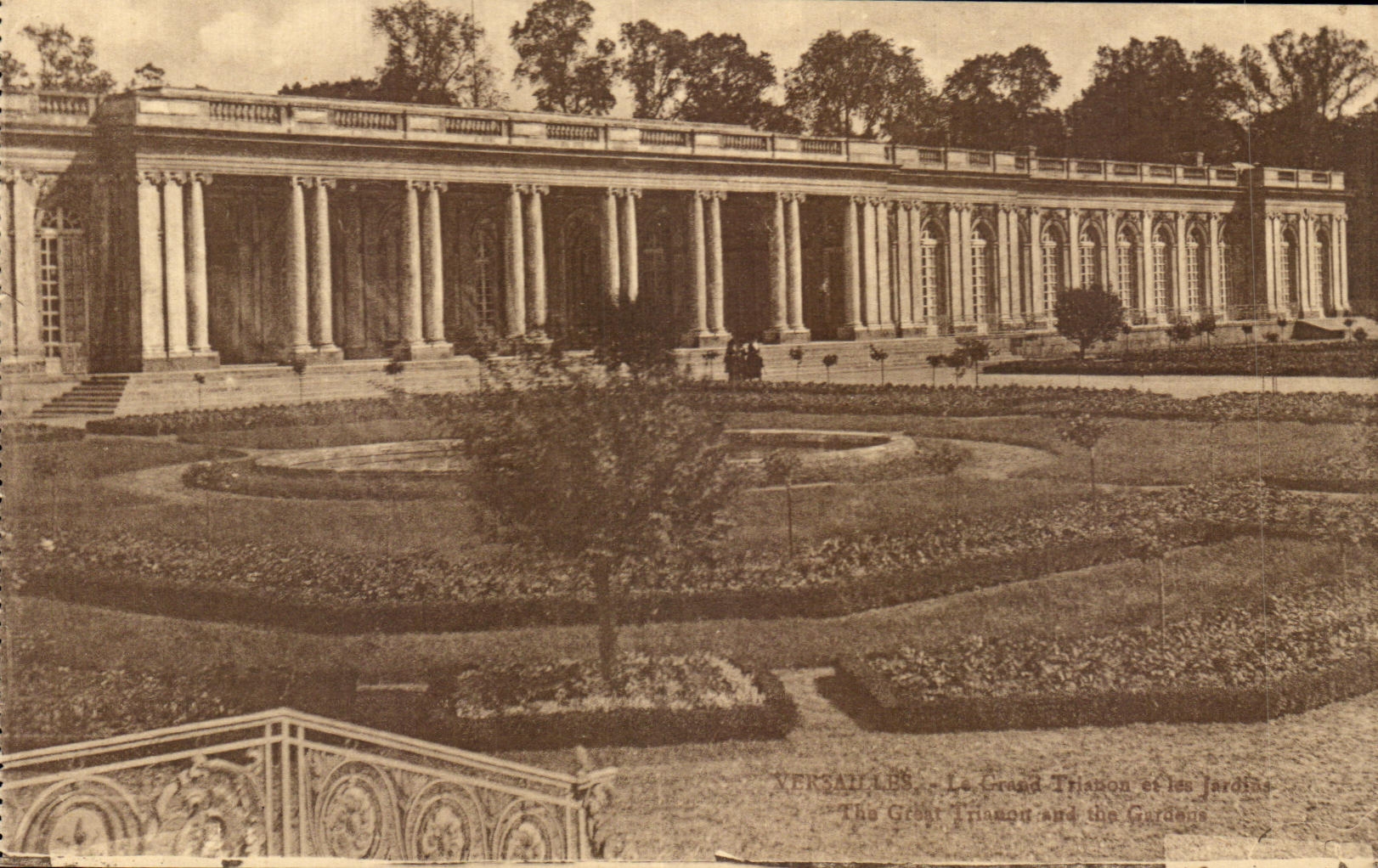 CPA Versailles large Trianon and gardens