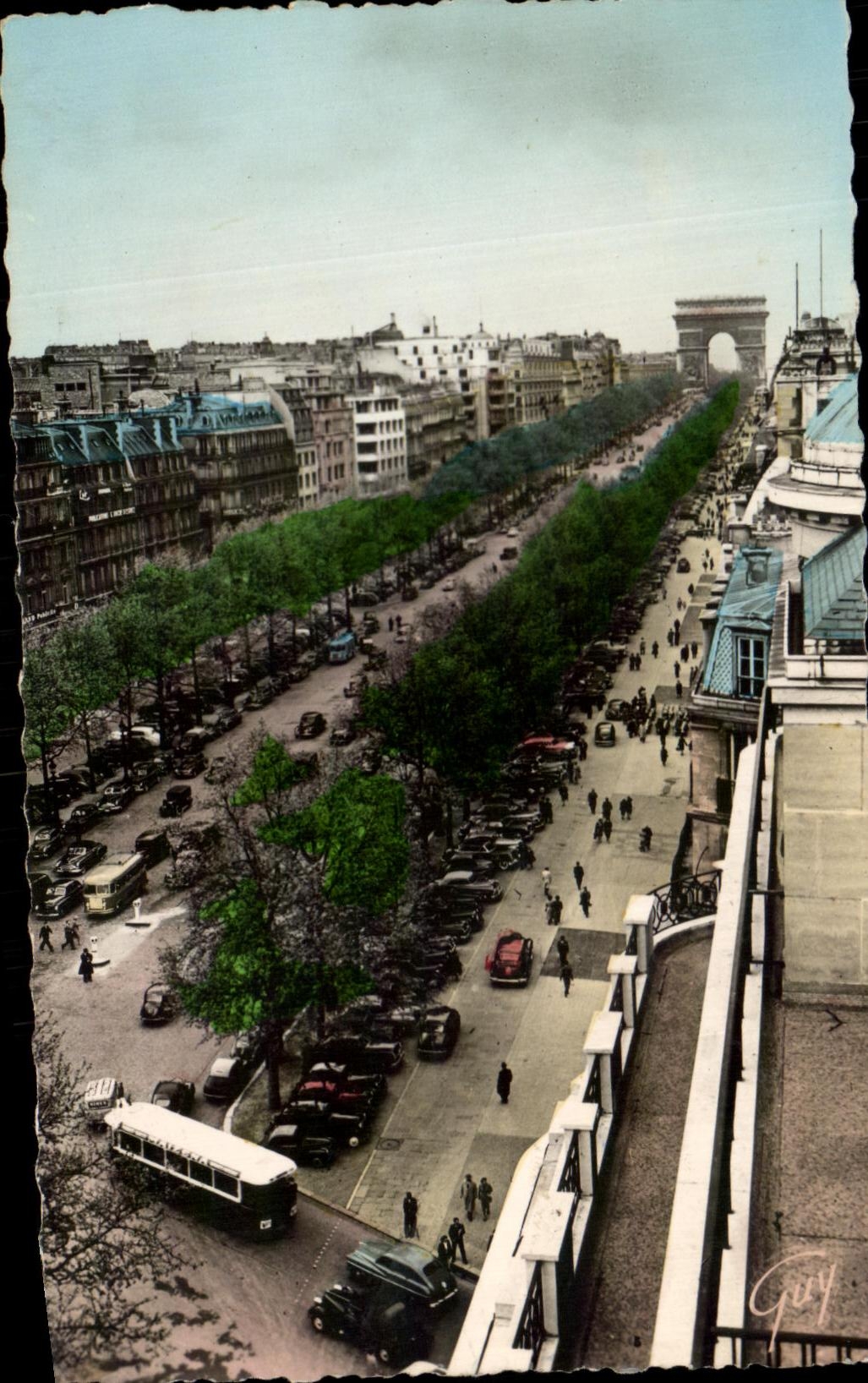 CPA Paris Avenue of the Elysees Fields towards Arc de Triomphe of Etoile