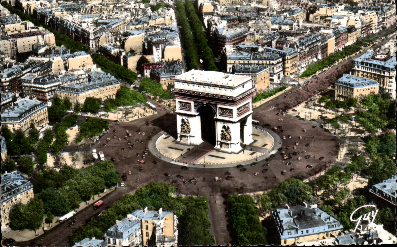 CPA Avion Sur Paris La place et l'arc de triomphe de l'Etoile A droite l'avenue des Champs Elysees
