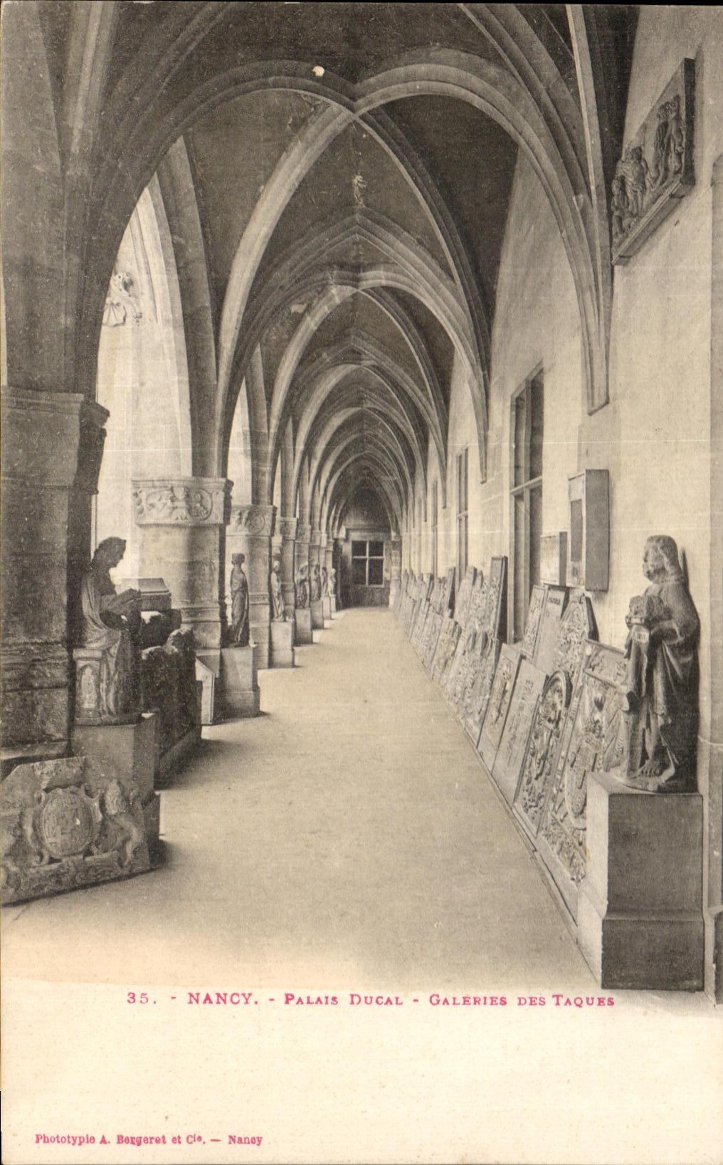 CPA Nancy palais Ducal Galeries des Taques