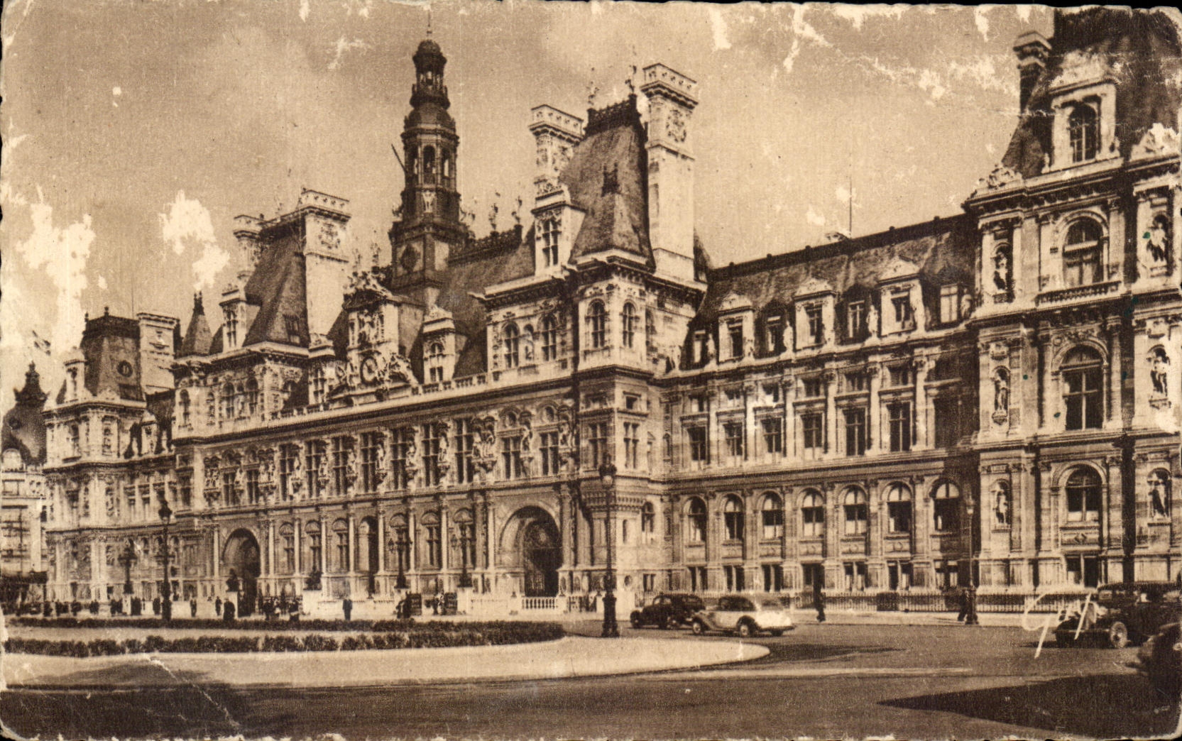 CPA Paris and its wonders the Town hall