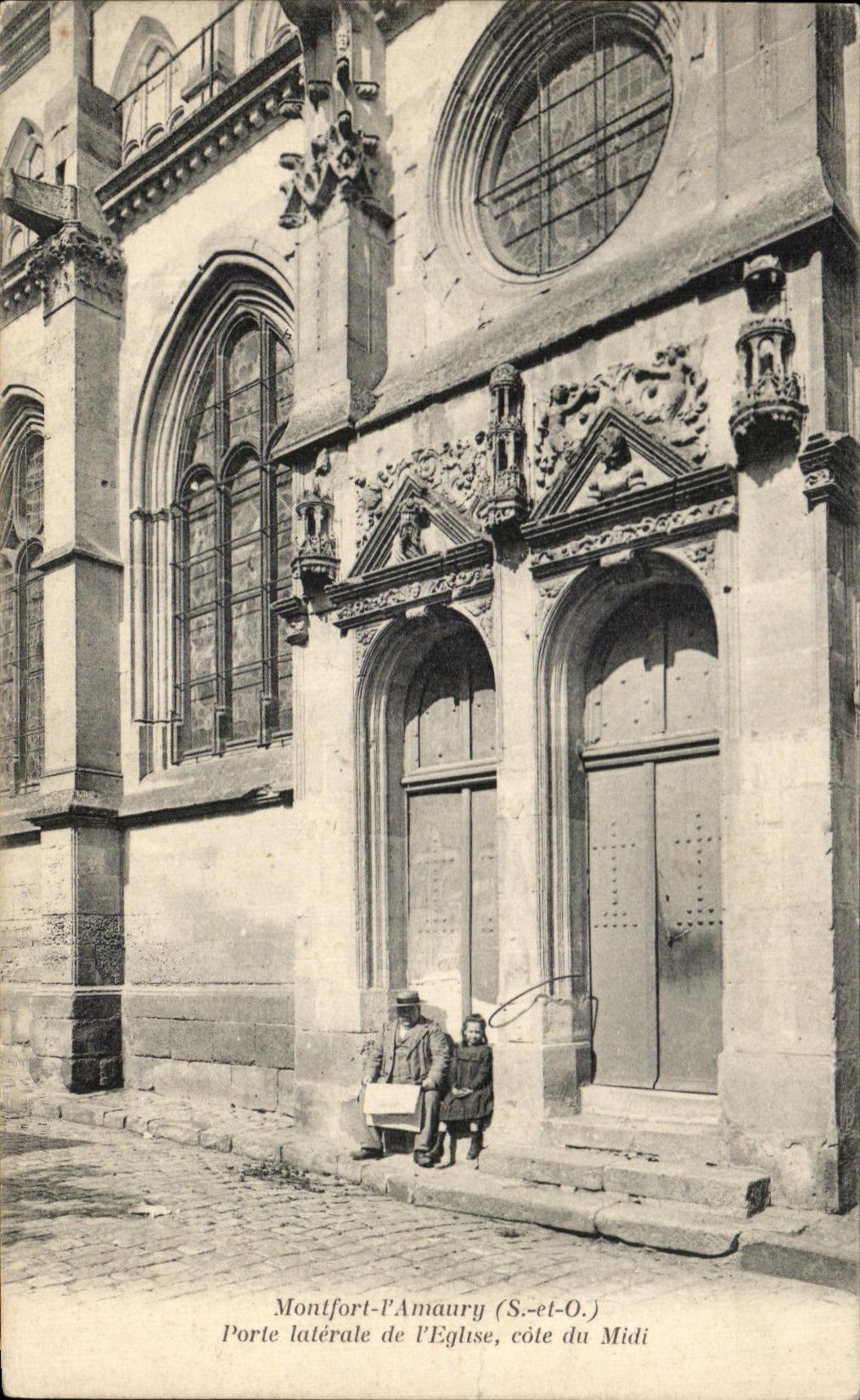 CPA Montford Amaury Porte side of the Church dimensions South