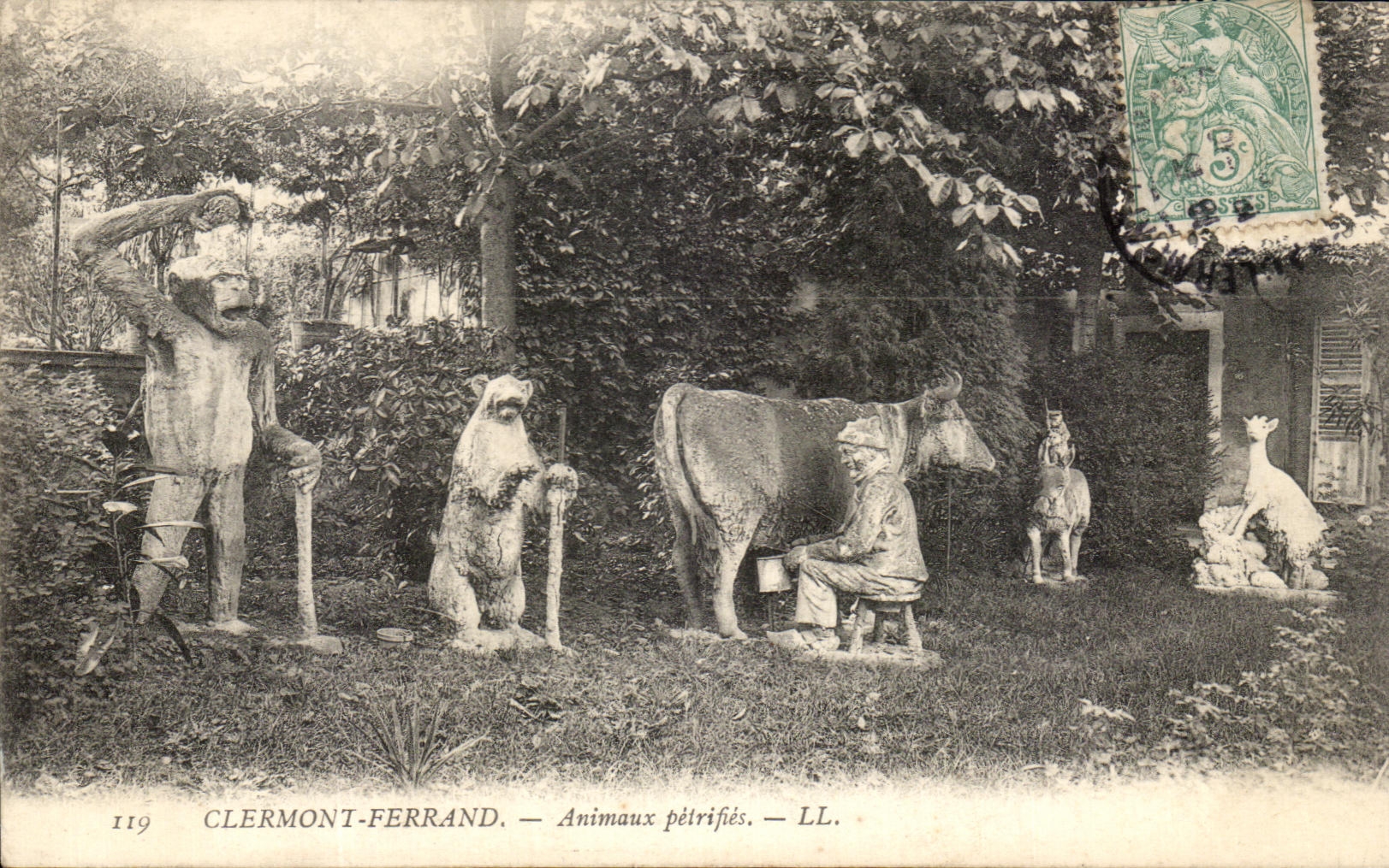 CPA Clermont Ferrand Animaux Petrify Cow Goat