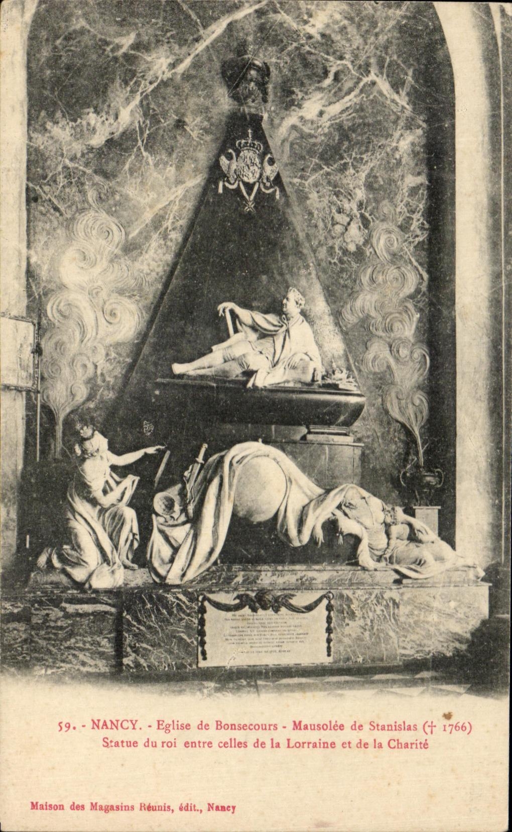 CPA Nancy Eglise De Bonsecours Mausolee de Stanislas Statue du roi entre celles de la lorraine et de la charite