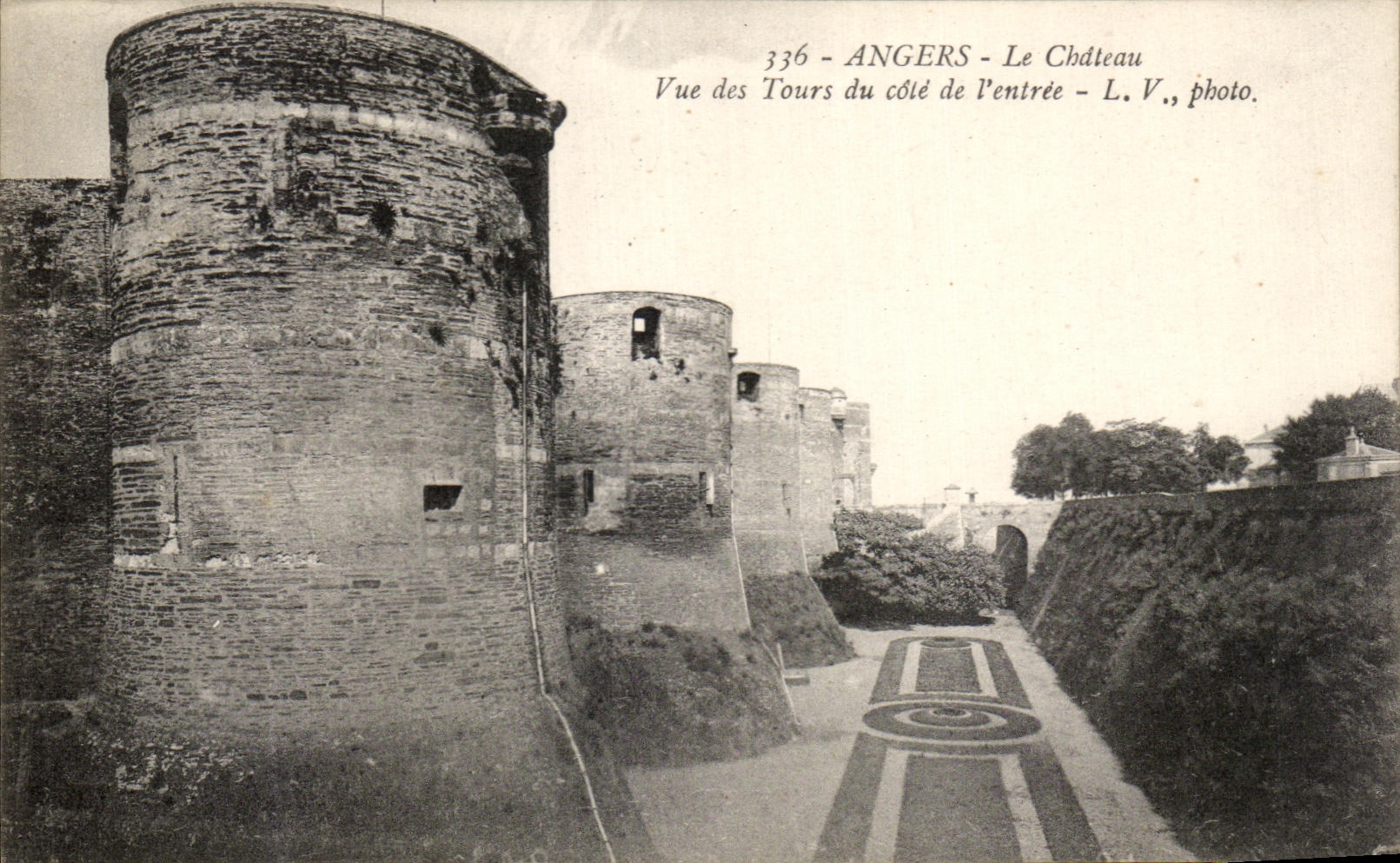 CPA Angers the Castle Seen of Tours of the Dimension Entrance