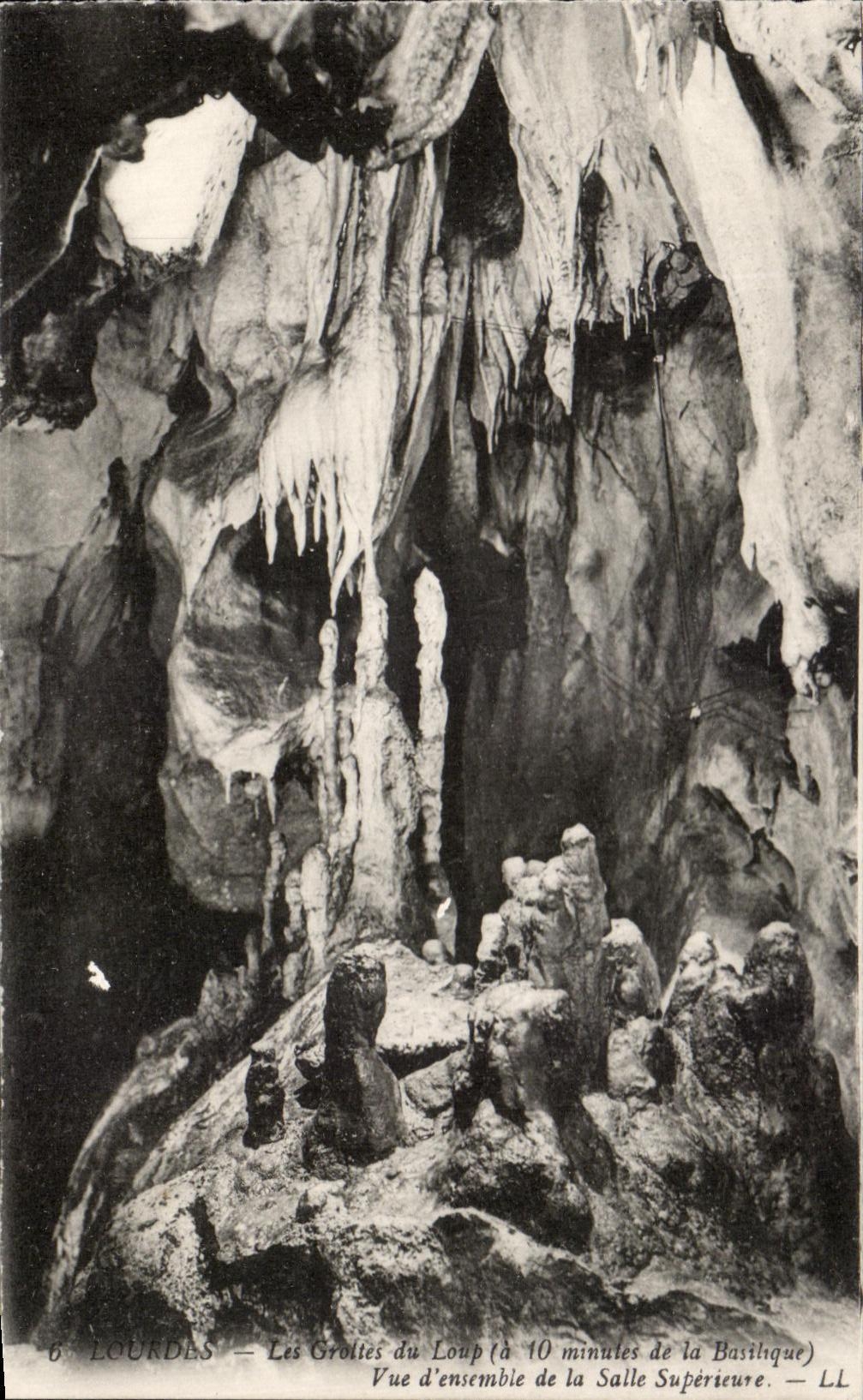 CPA Lourdes Caves of the Wolf Overall picture of the higher room