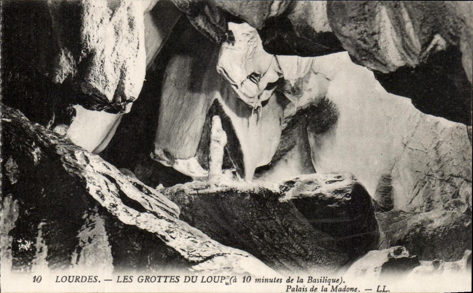 CPA Lourdes Caves of the Wolf Palate of the Madonna