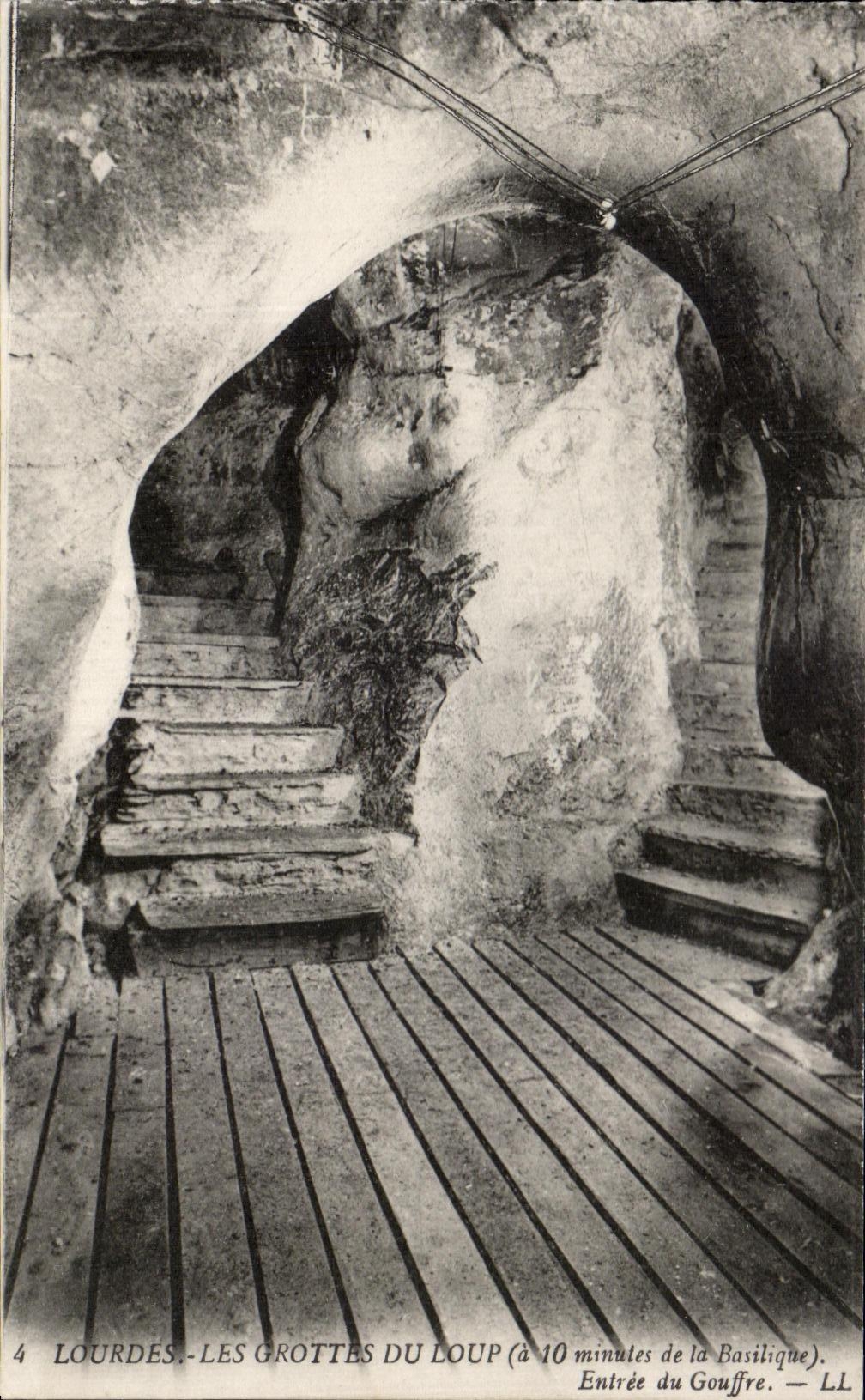 CPA Lourdes Caves of the Wolf Entrance of the pit