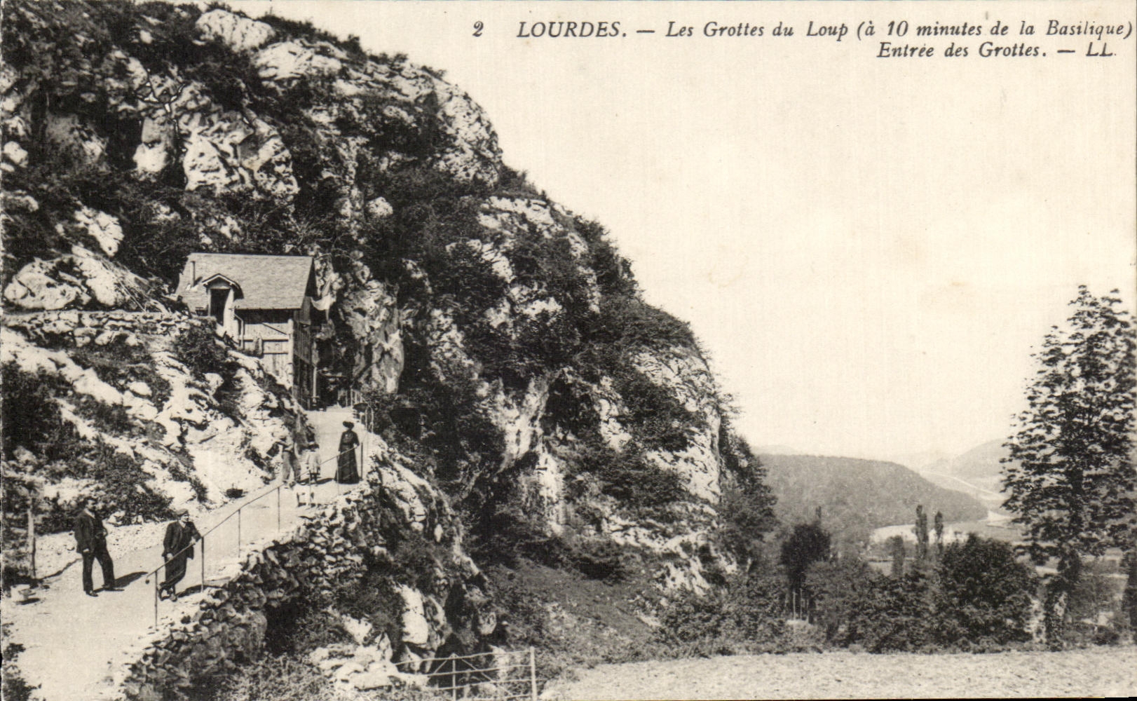 CPA Lourdes Caves of the Wolf Entrance of the caves