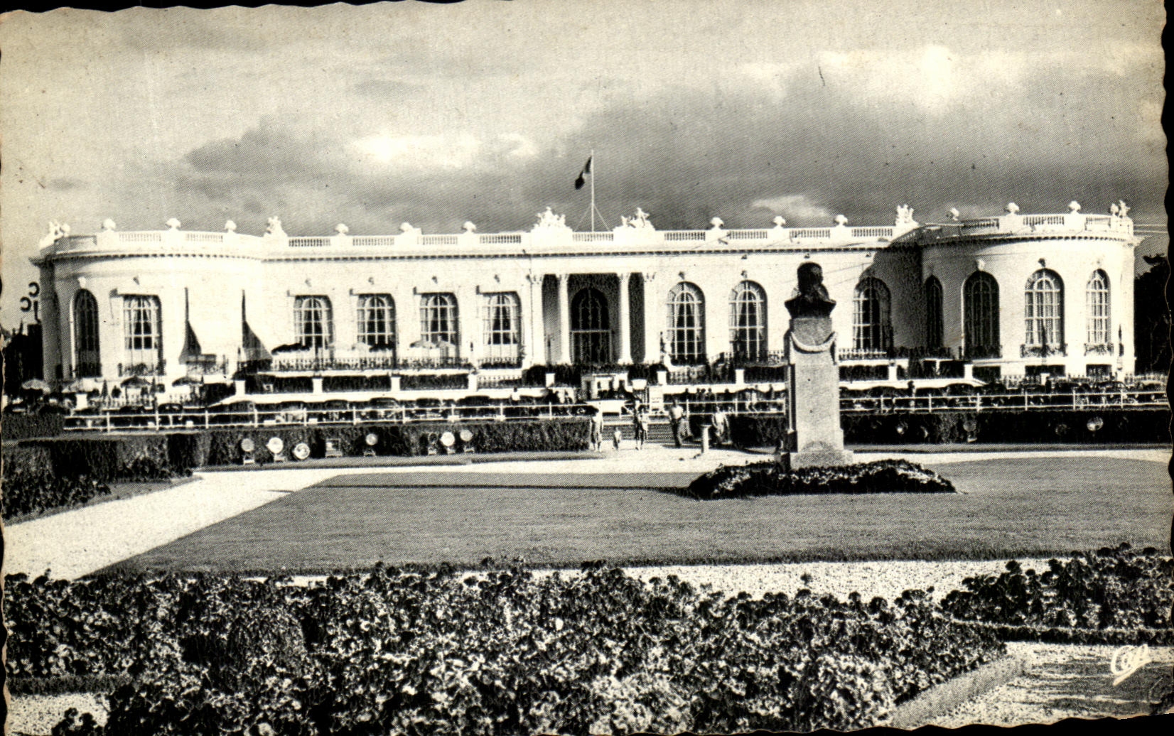 CPA Deauville the Flowered Beach the Casino and Gardens