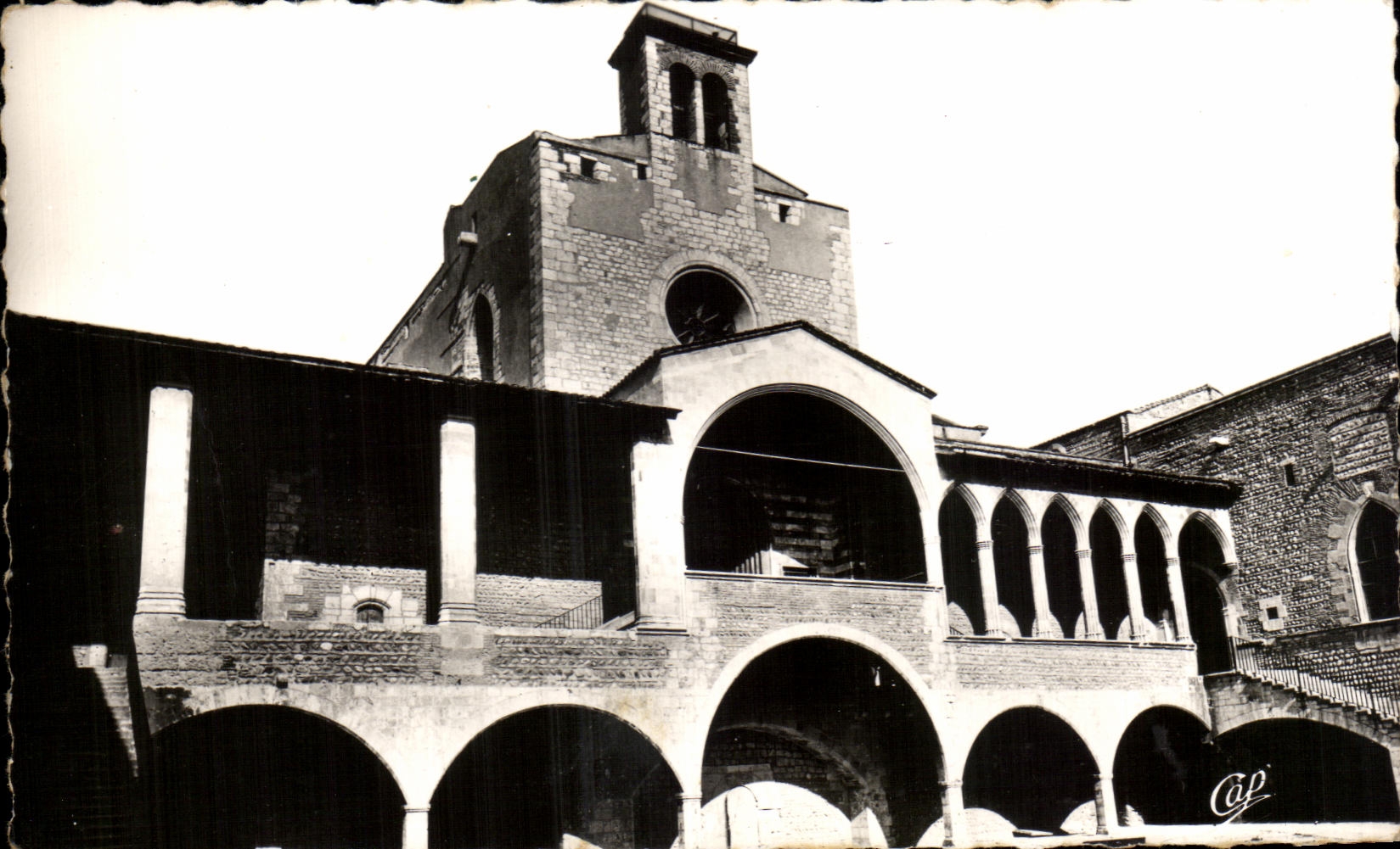 CPA Perpignan Palais Des Rois de Majorque Facade sur cour de l'aile de la Chapelle