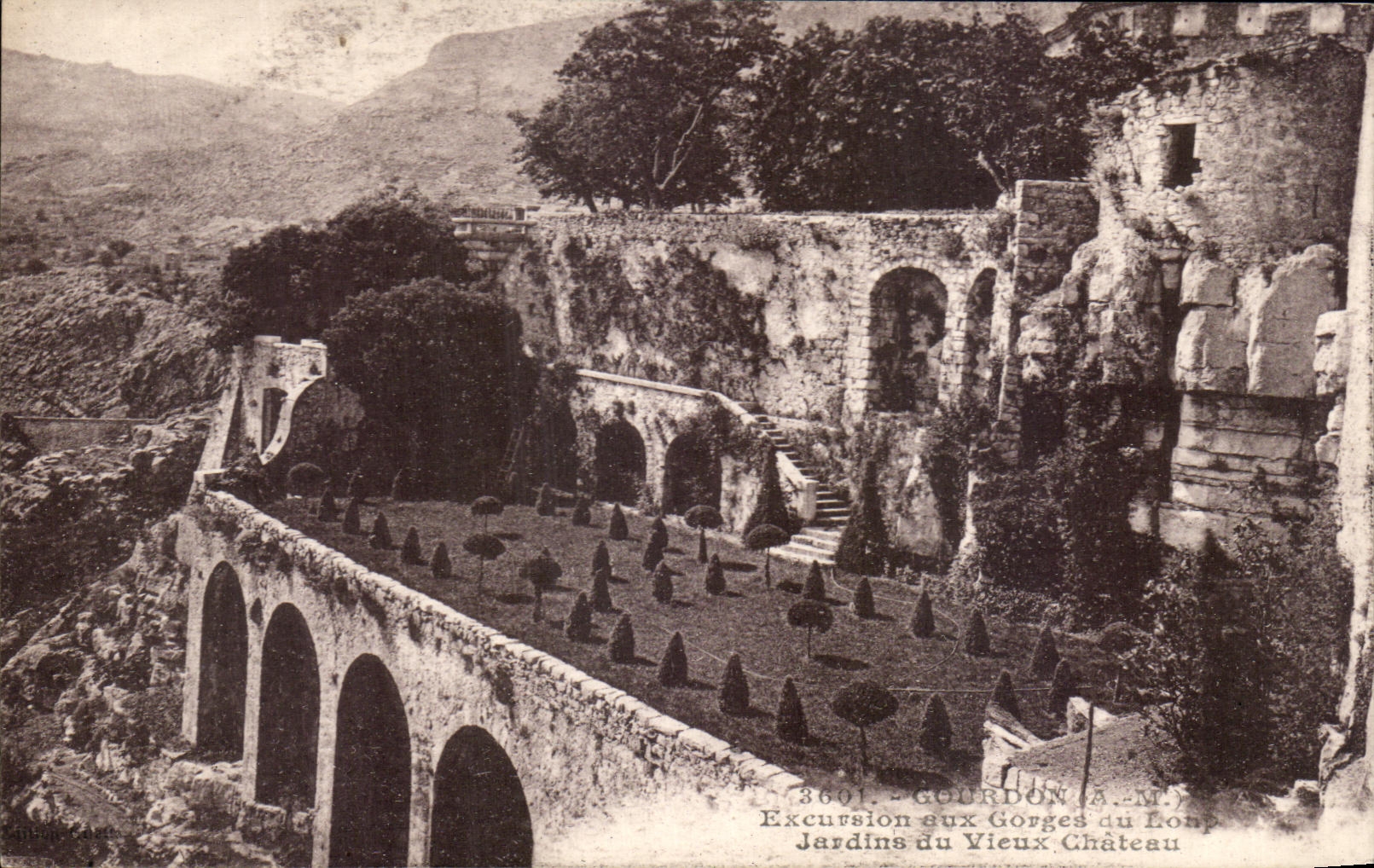 Excursion de CPA Gourdon con las gargantas de los jardines del lobo del castillo viejo