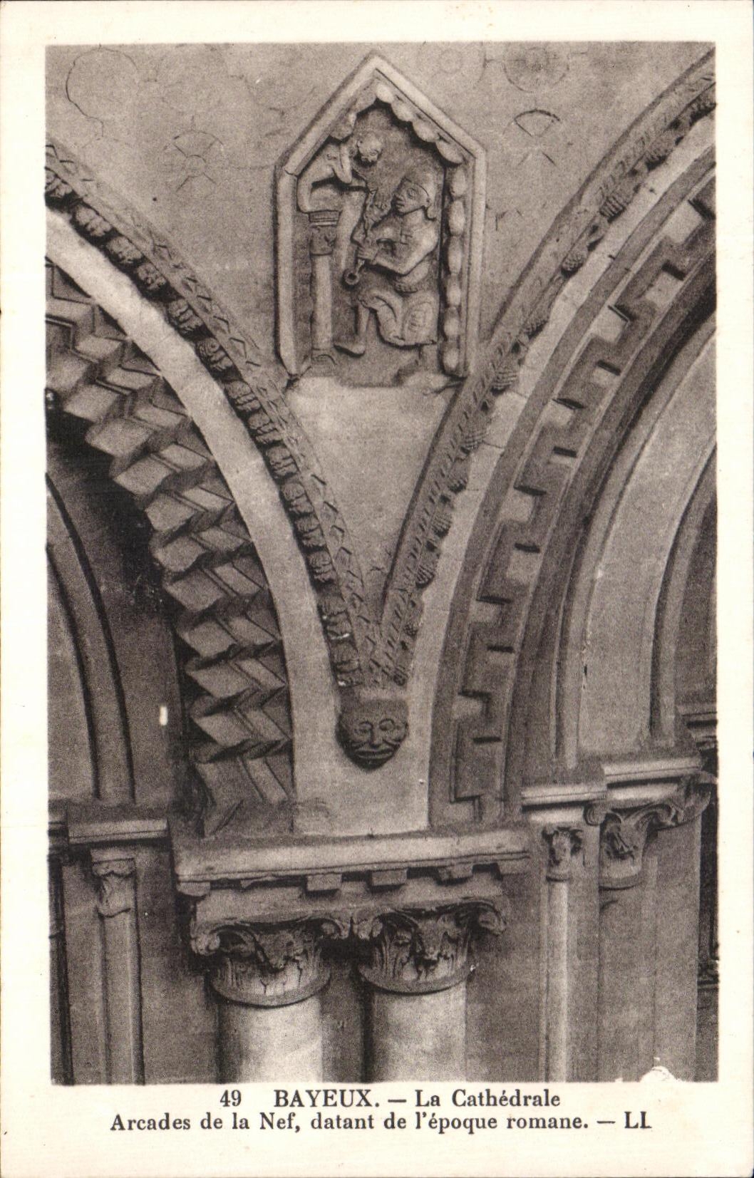 CPA Bayeux las arcadas de la catedral de la datacion del cubo a partir del tiempo romantico