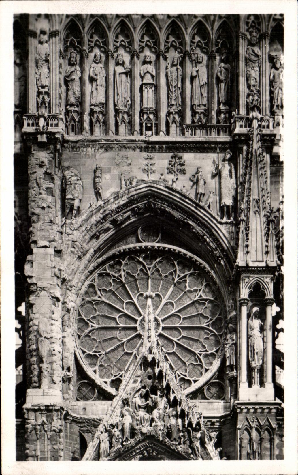 CPA Rheims Frontage of the Cathedral