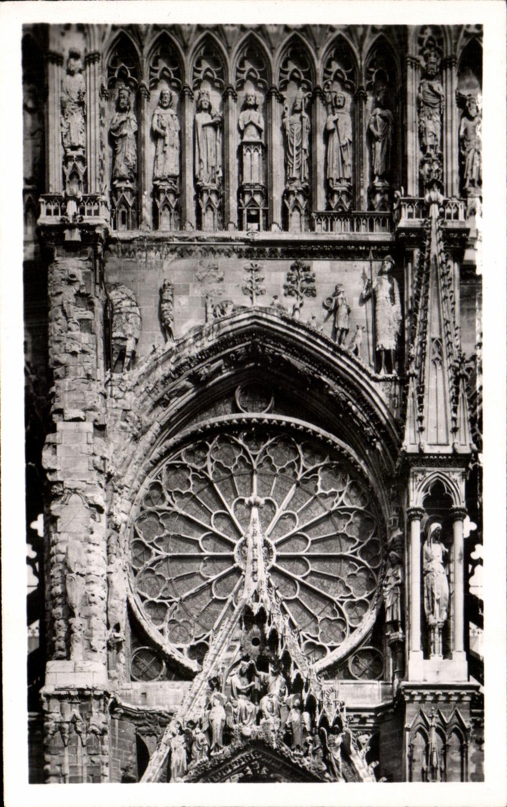 CPA Rheims Frontage of the Cathedral